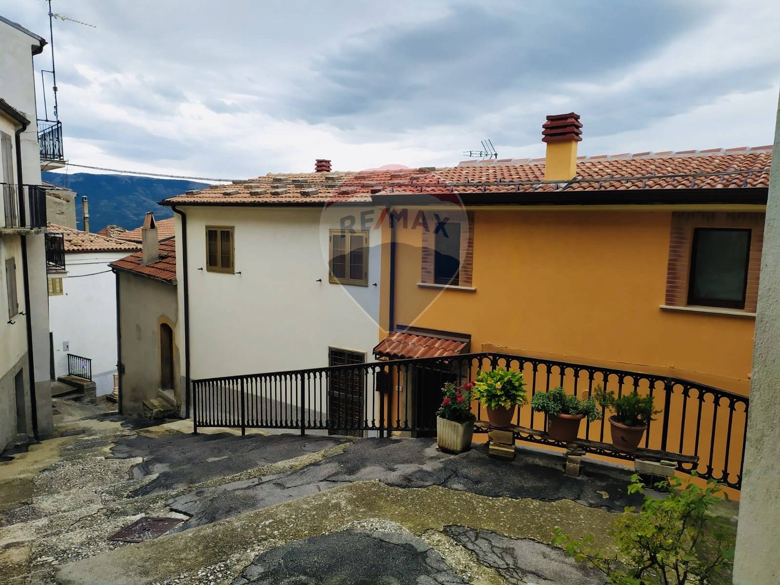 Rustico - Cascina CIVITALUPARELLA vendita    RE/MAX People