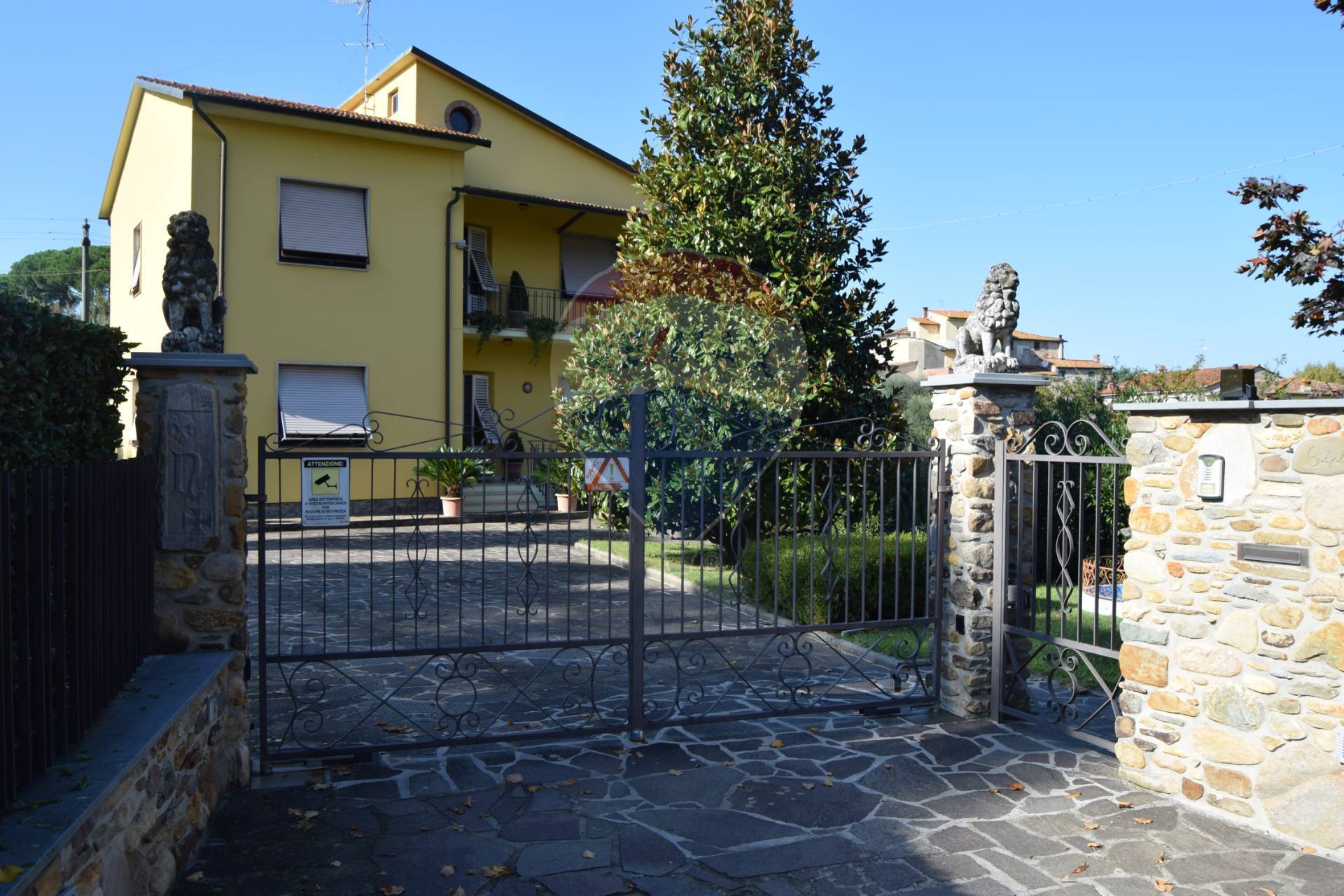 Villa CAPANNORI vendita  Colle Di Compito  RE/MAX Domus Consulting