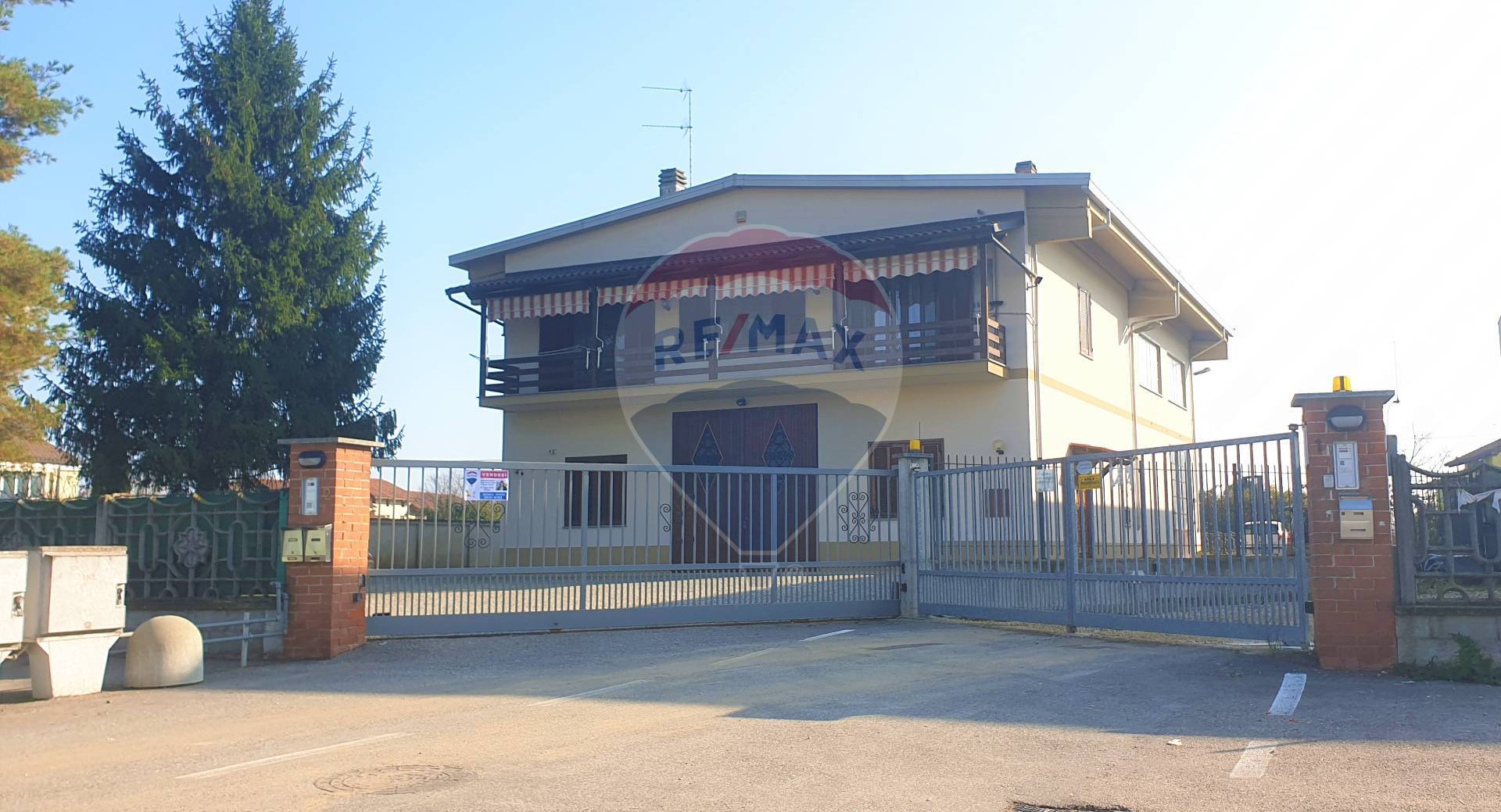  santena vendita quart:  re/max vivere