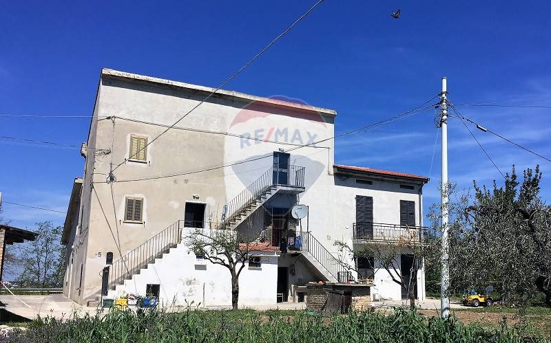 Villa Bifamiliare FRISA vendita    RE/MAX People