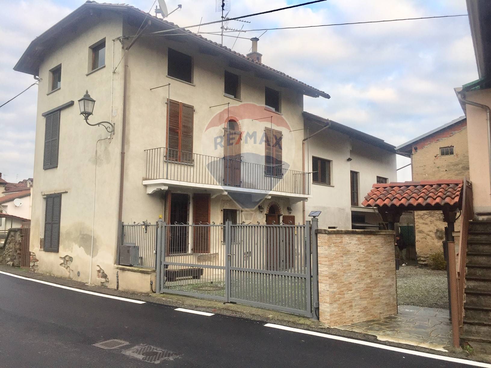 Villa DORZANO vendita    RE/MAX Unit