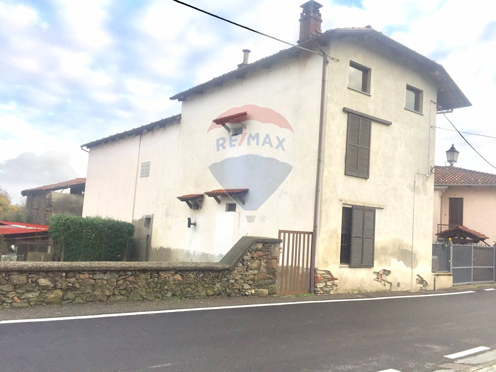 Villa DORZANO vendita    RE/MAX Unit