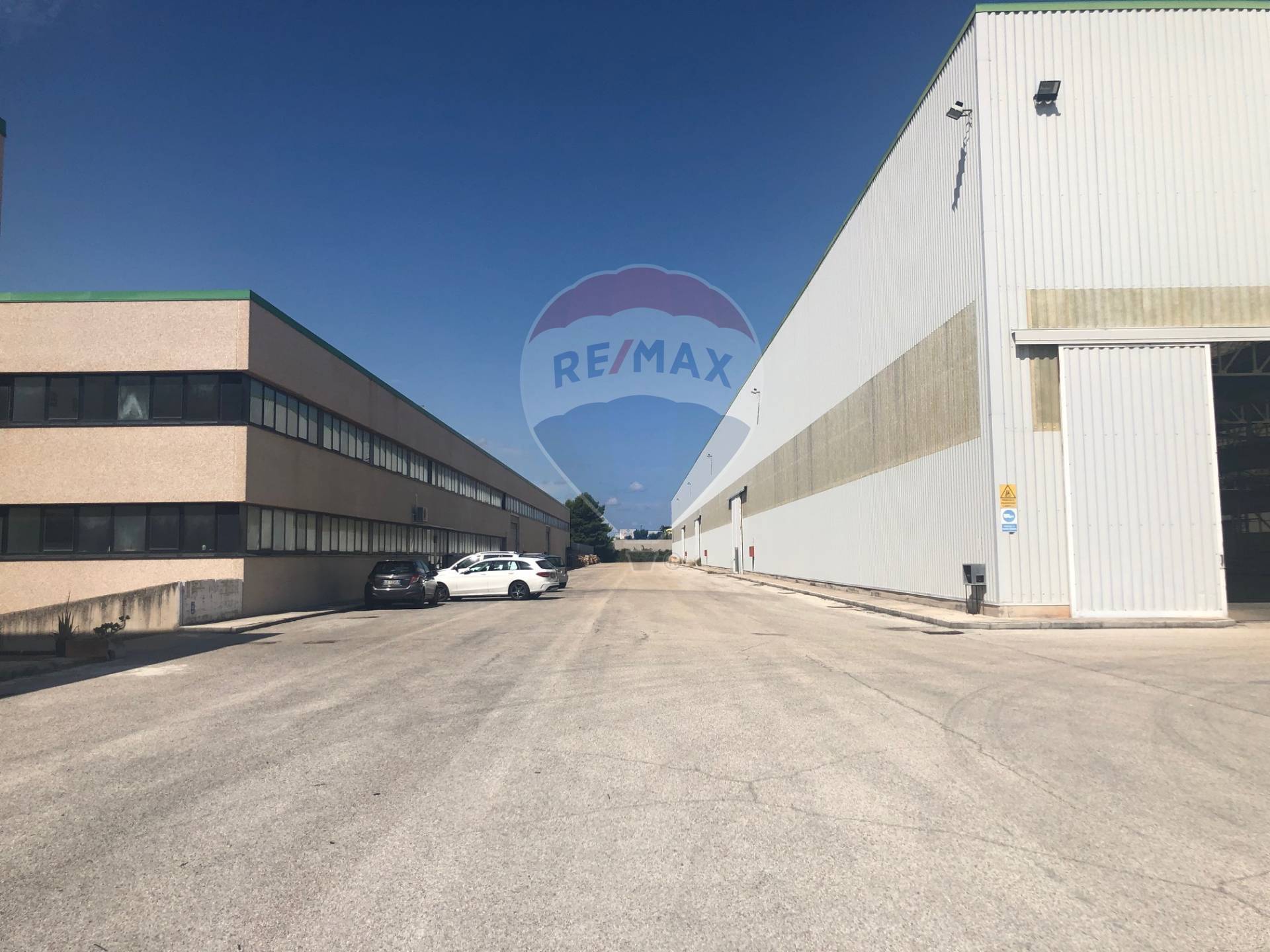 Capannone Commerciale BARI vendita    RE/MAX Acquachiara