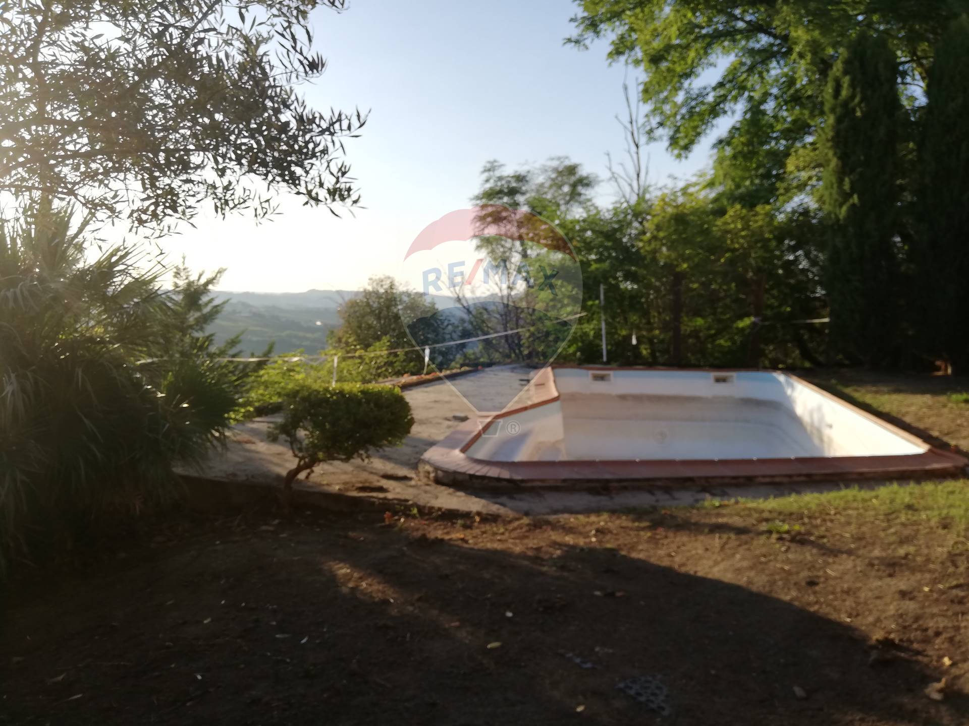Villa Bifamiliare SAN MARZANO OLIVETO vendita    RE/MAX Unit