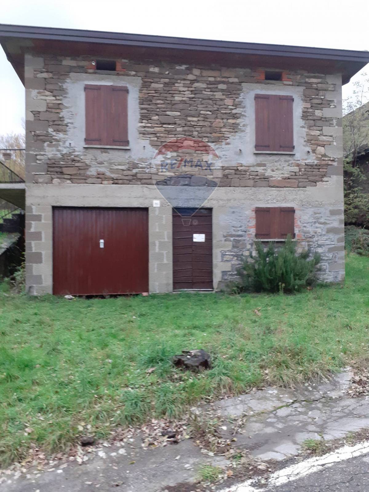 Rustico - Cascina BORGO VAL DI TARO vendita  Tiedoli  RE/MAX Alfa