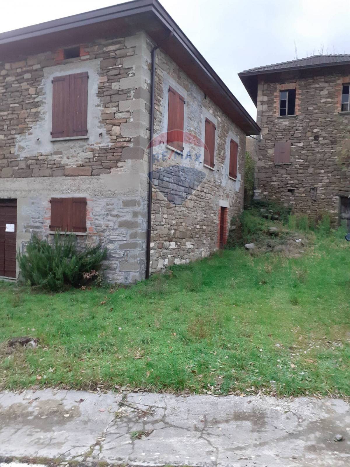 Rustico - Cascina BORGO VAL DI TARO vendita  Tiedoli  RE/MAX Alfa