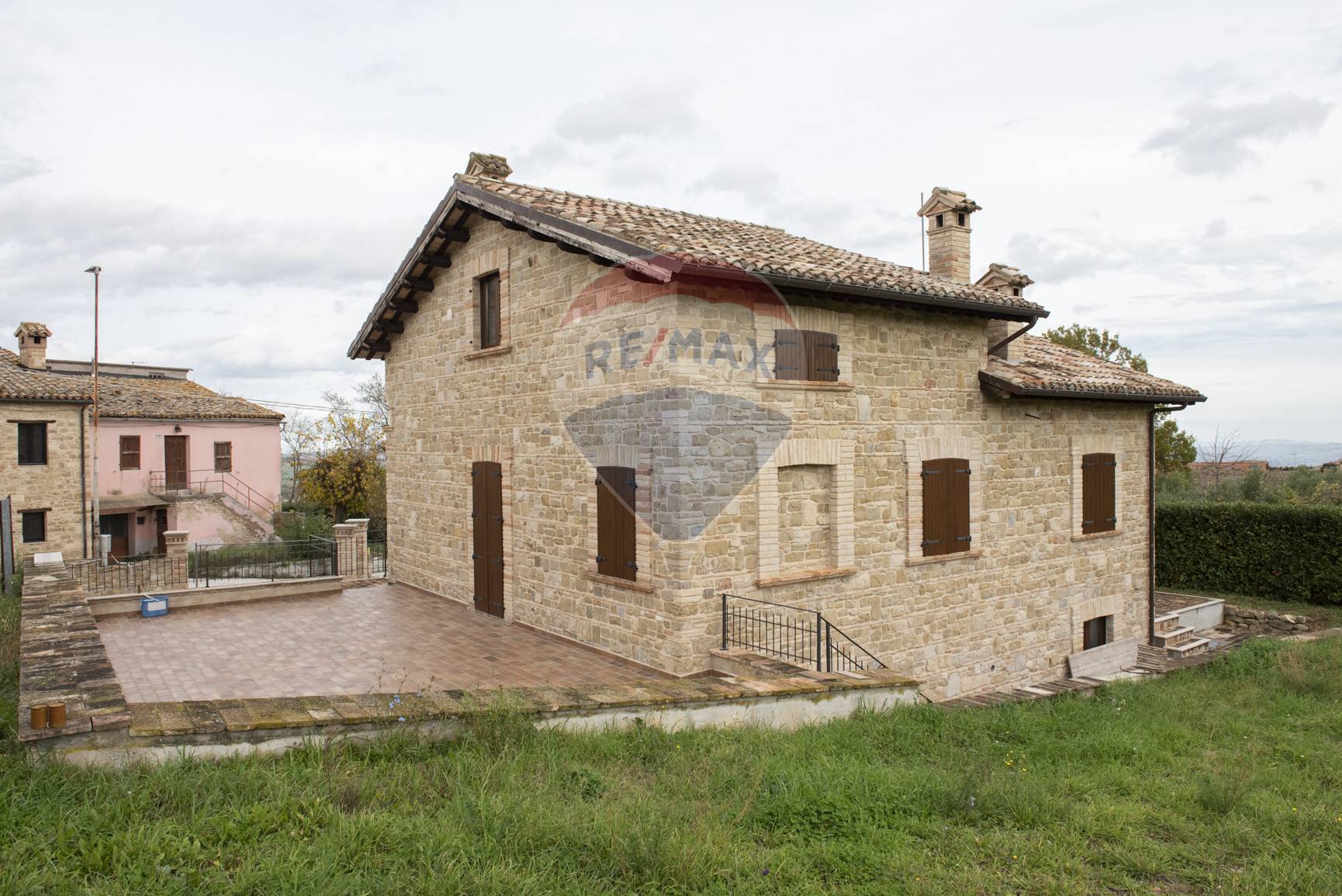  cingoli vendita quart:  re-max-master-class