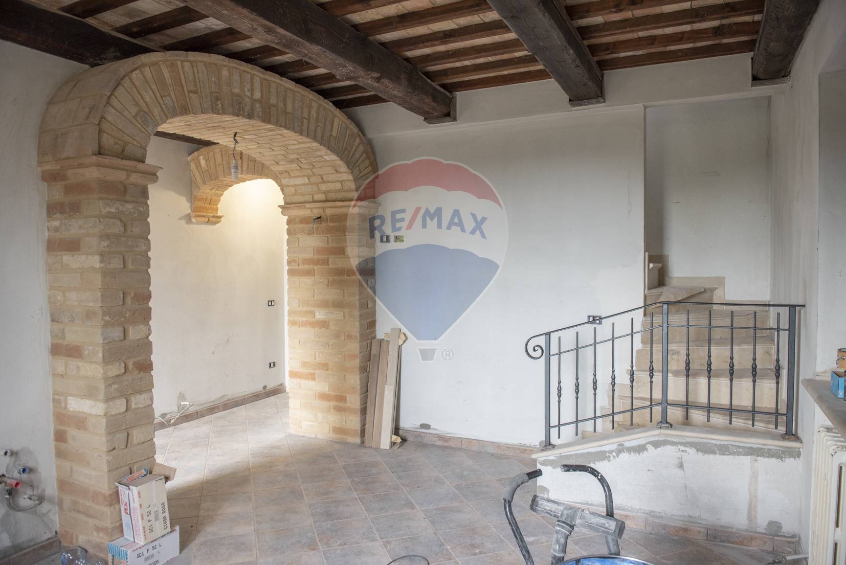 Villa CINGOLI vendita    RE/MAX Master Class