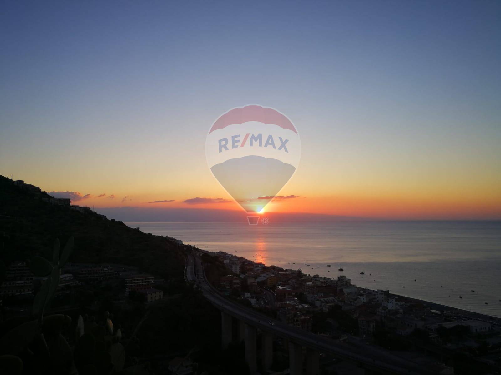 Villa Bifamiliare LETOJANNI vendita    RE/MAX Crea Casa