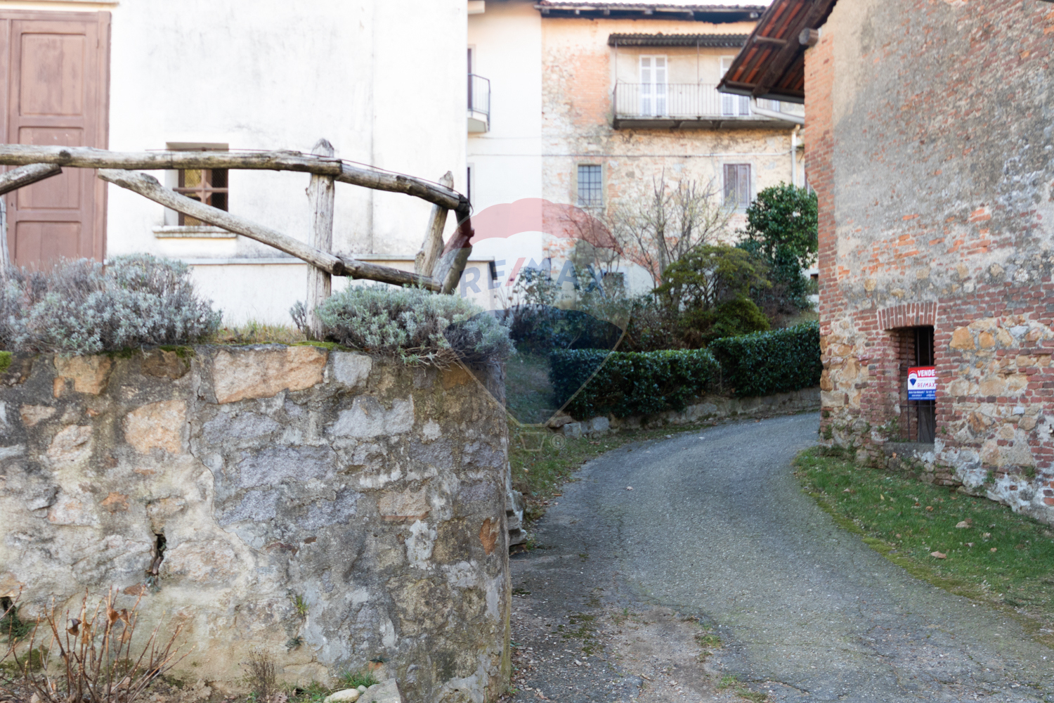 Villa Bifamiliare BIOGLIO vendita    RE/MAX Unit
