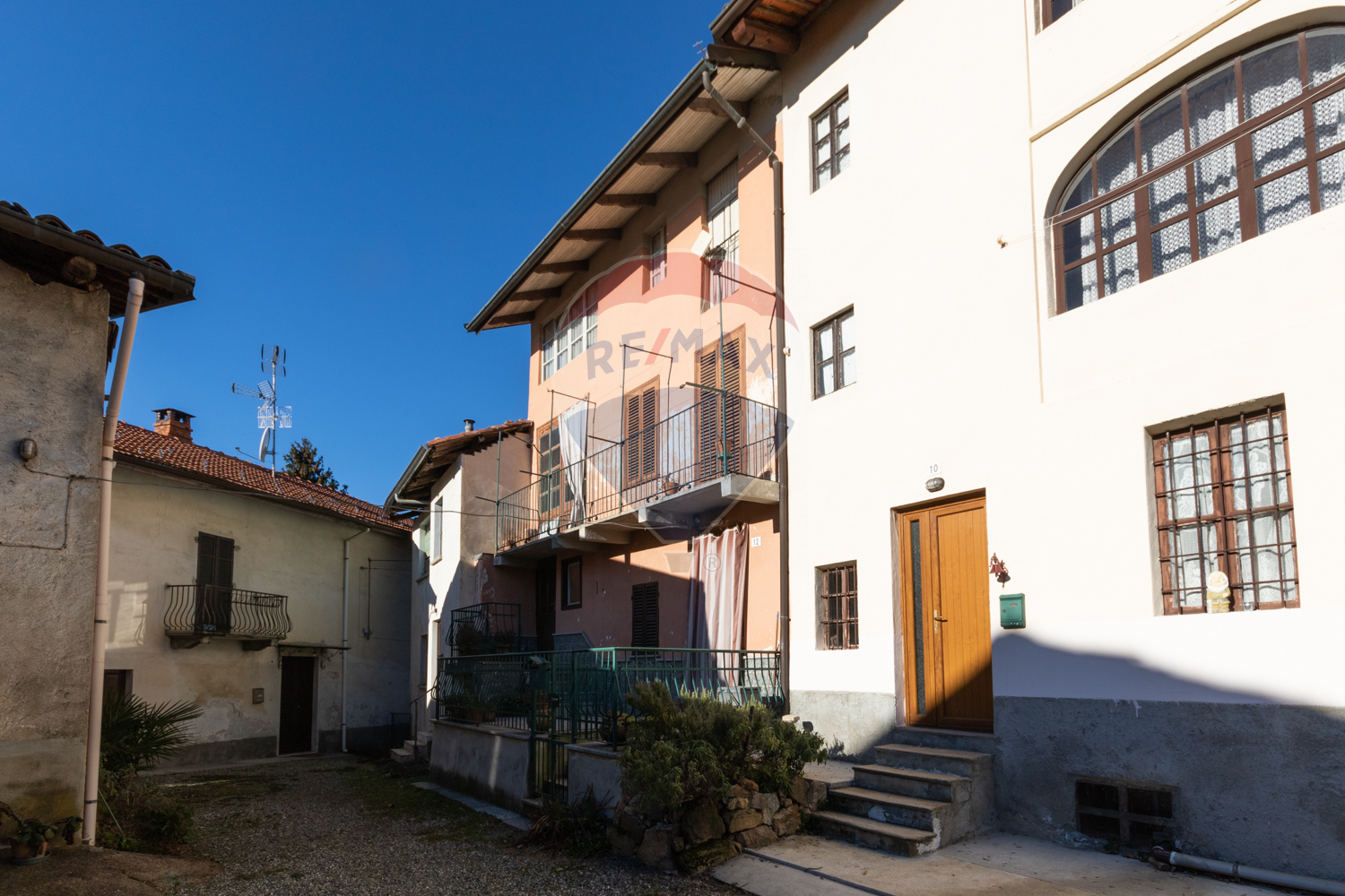  bioglio vendita quart:  re-max-unit
