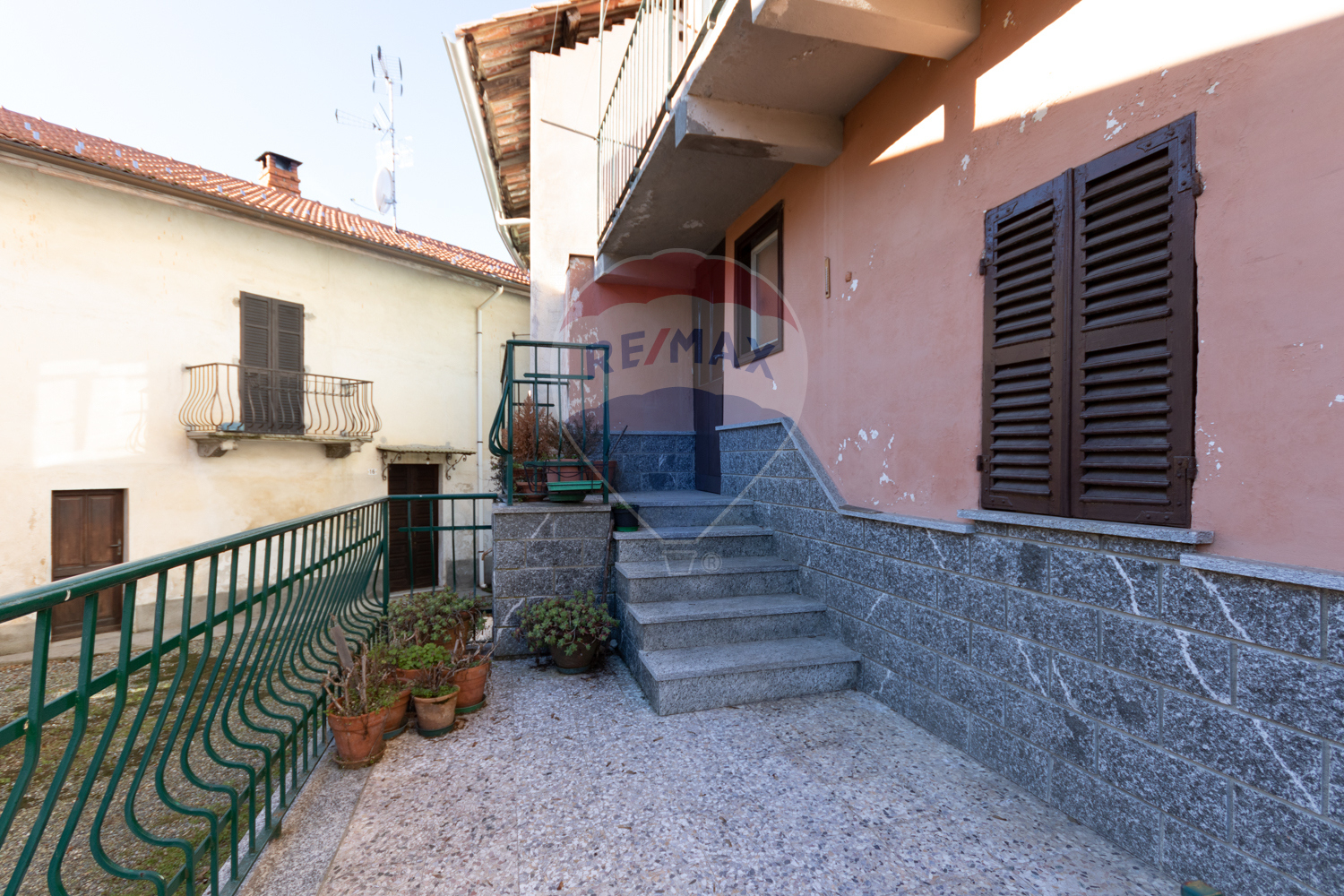 Villa Bifamiliare BIOGLIO vendita    RE/MAX Unit