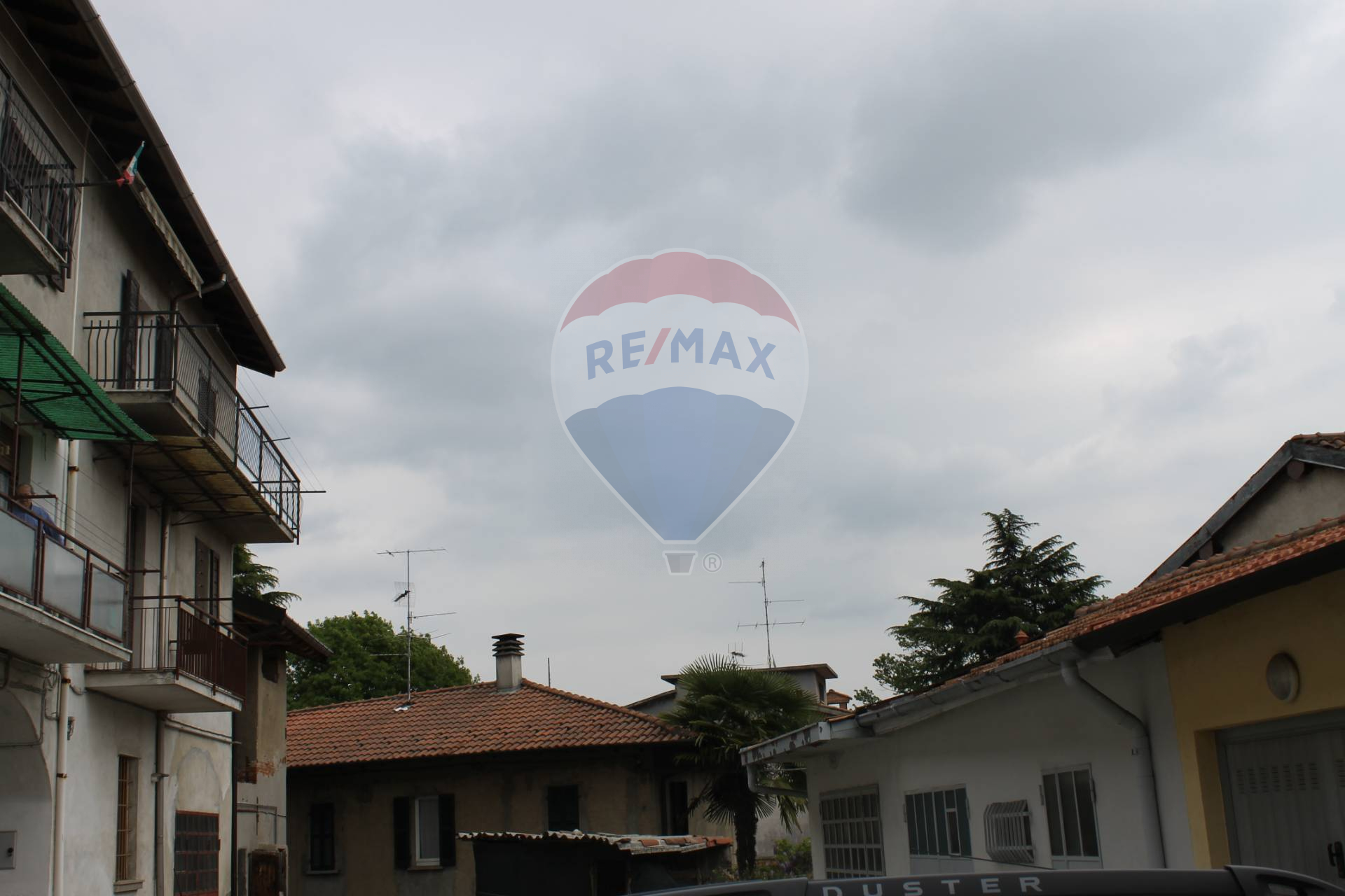 Rustico - Cascina CASNATE CON BERNATE vendita    RE/MAX Essenza