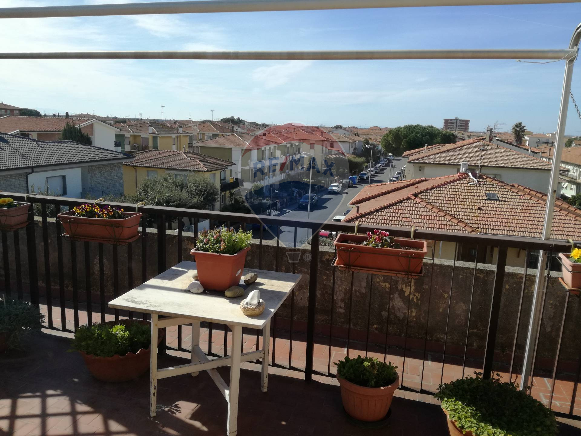 Appartamento CECINA vendita    RE/MAX Premiere