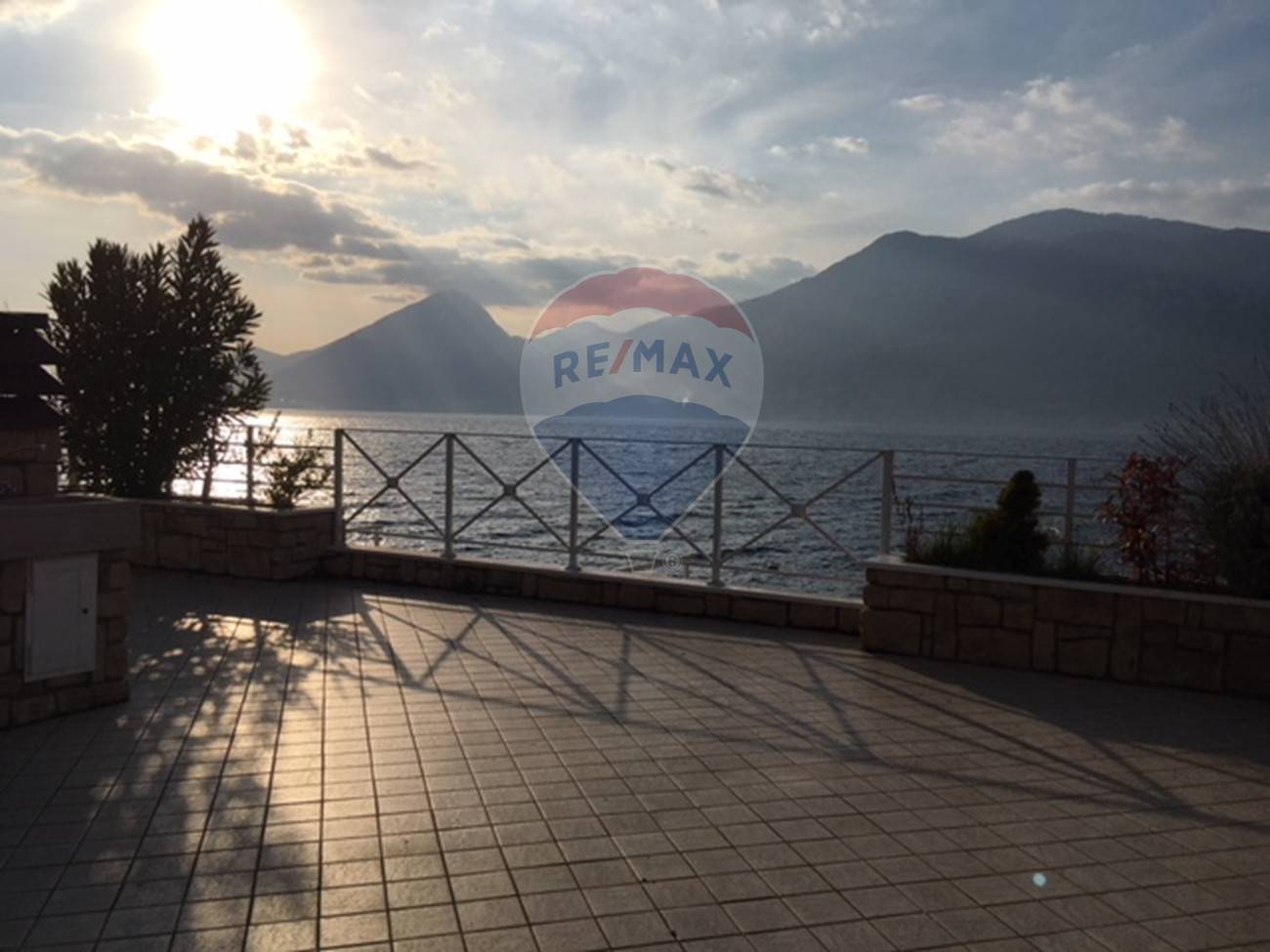  brenzone vendita quart:  re/max lago