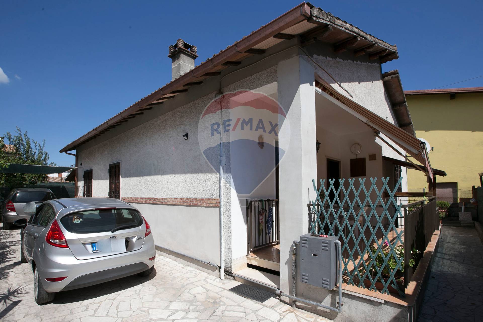 Villa LARIANO vendita    RE/MAX Neopolis