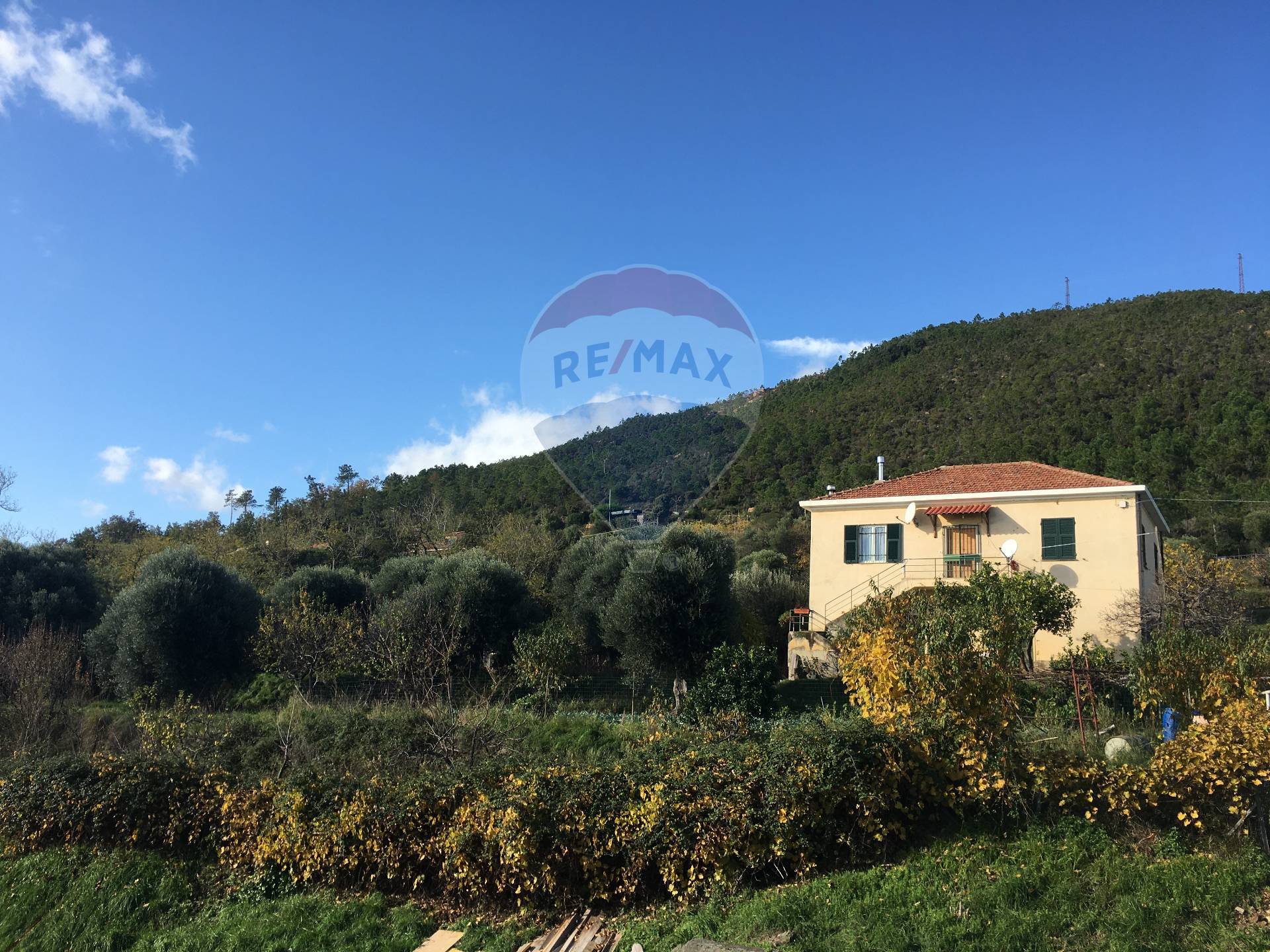  varazze vendita quart:  re/max med