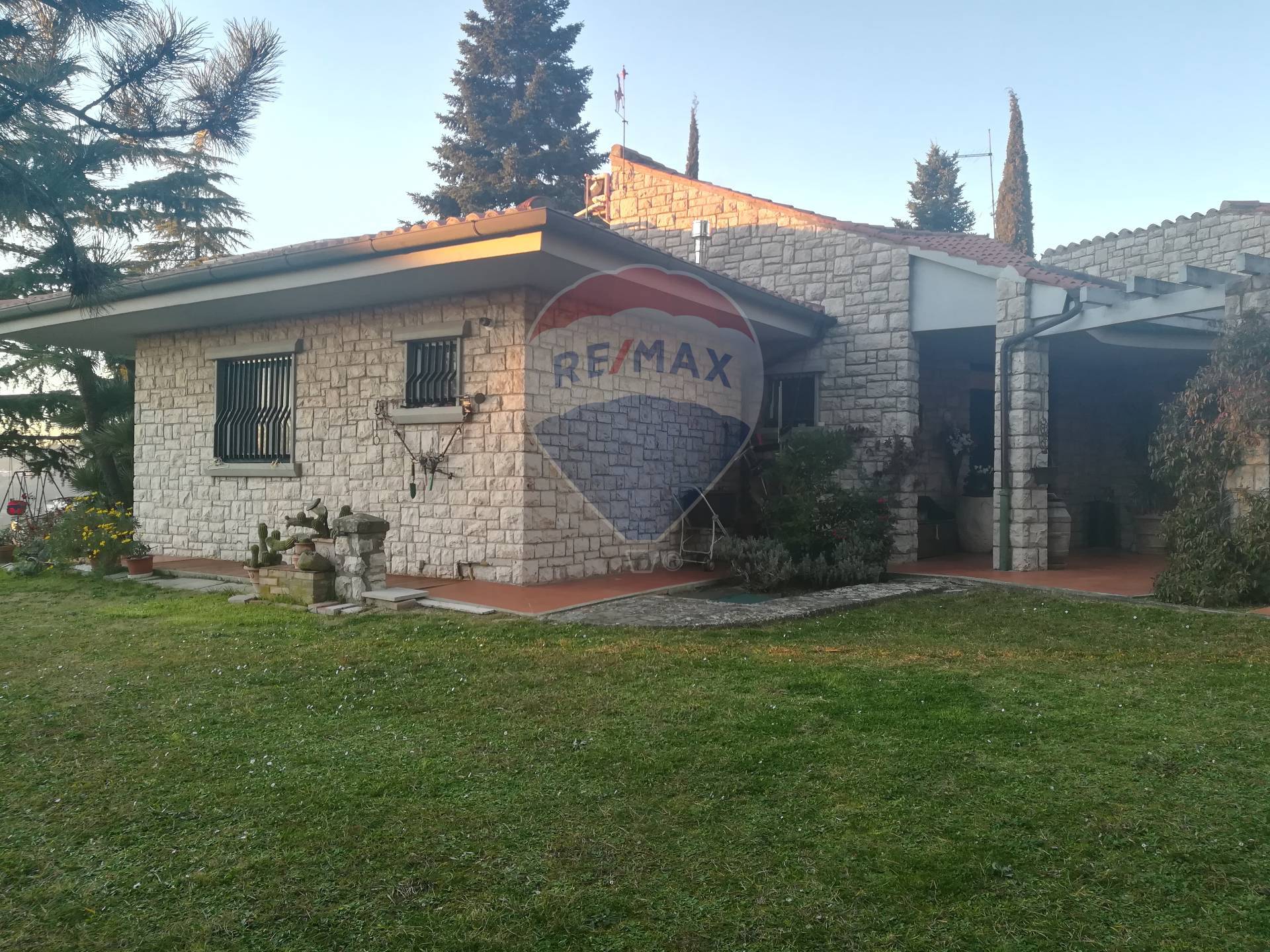 Villa PERUGIA vendita    RE/MAX Famosa