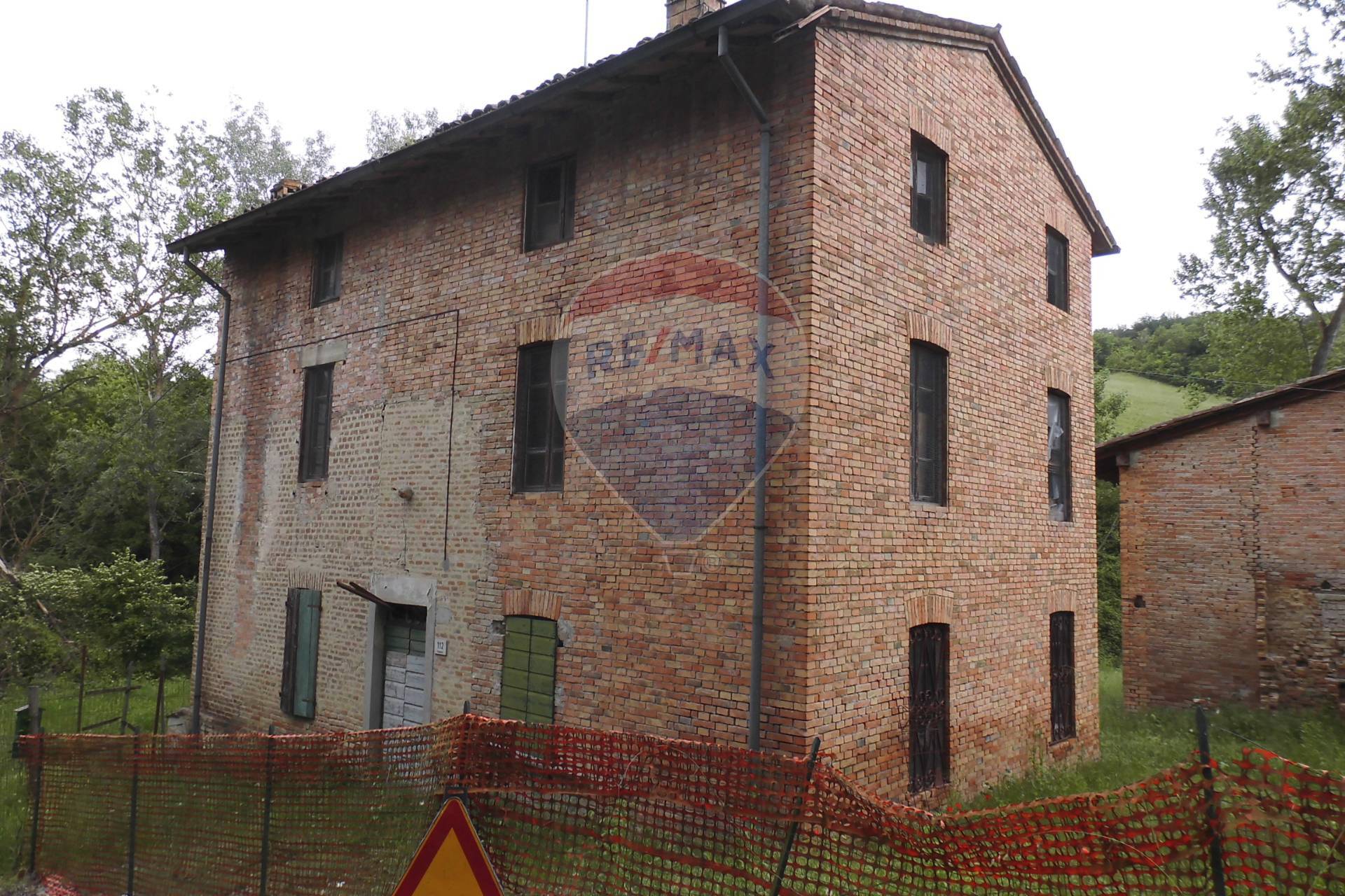 Rustico - Cascina SALSOMAGGIORE TERME vendita  Tabiano (Bagni di Tabiano)  RE/MAX Alfa