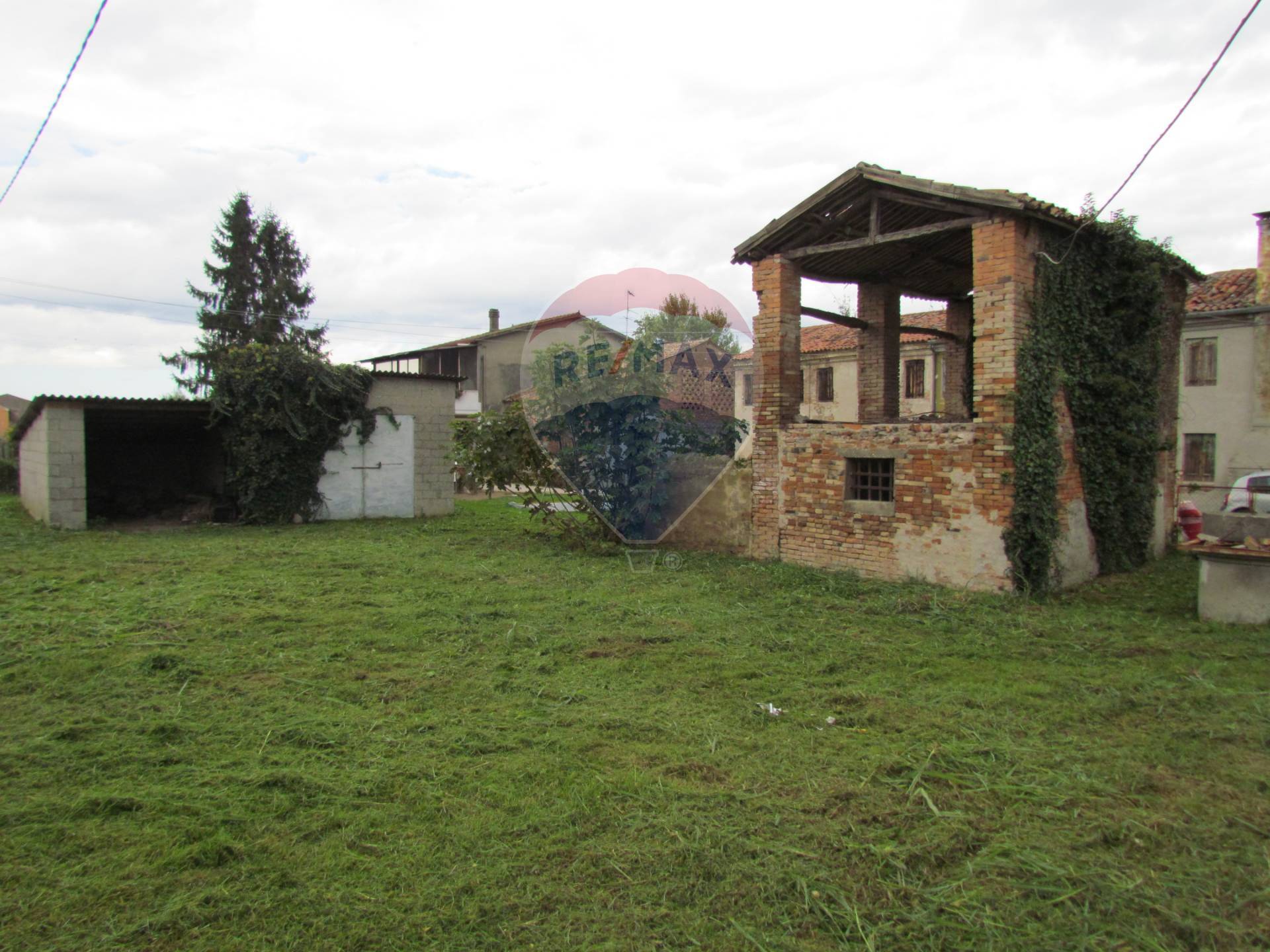 Villa Unifamiliare - Indipendente SANT