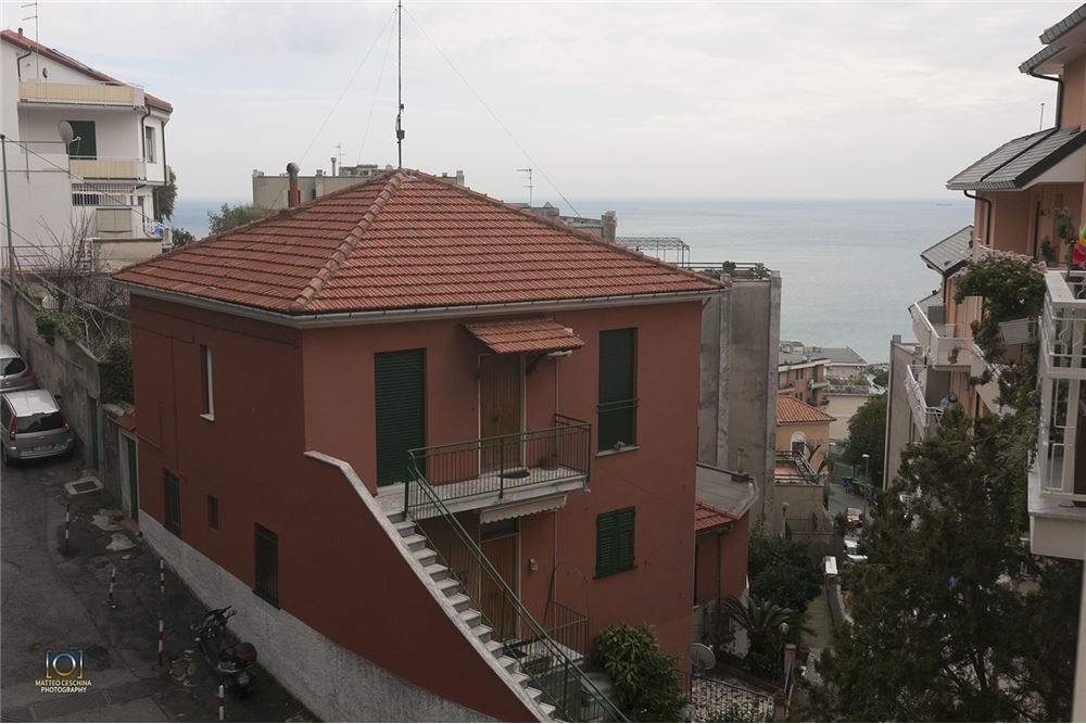  arenzano vendita quart:  re/max med