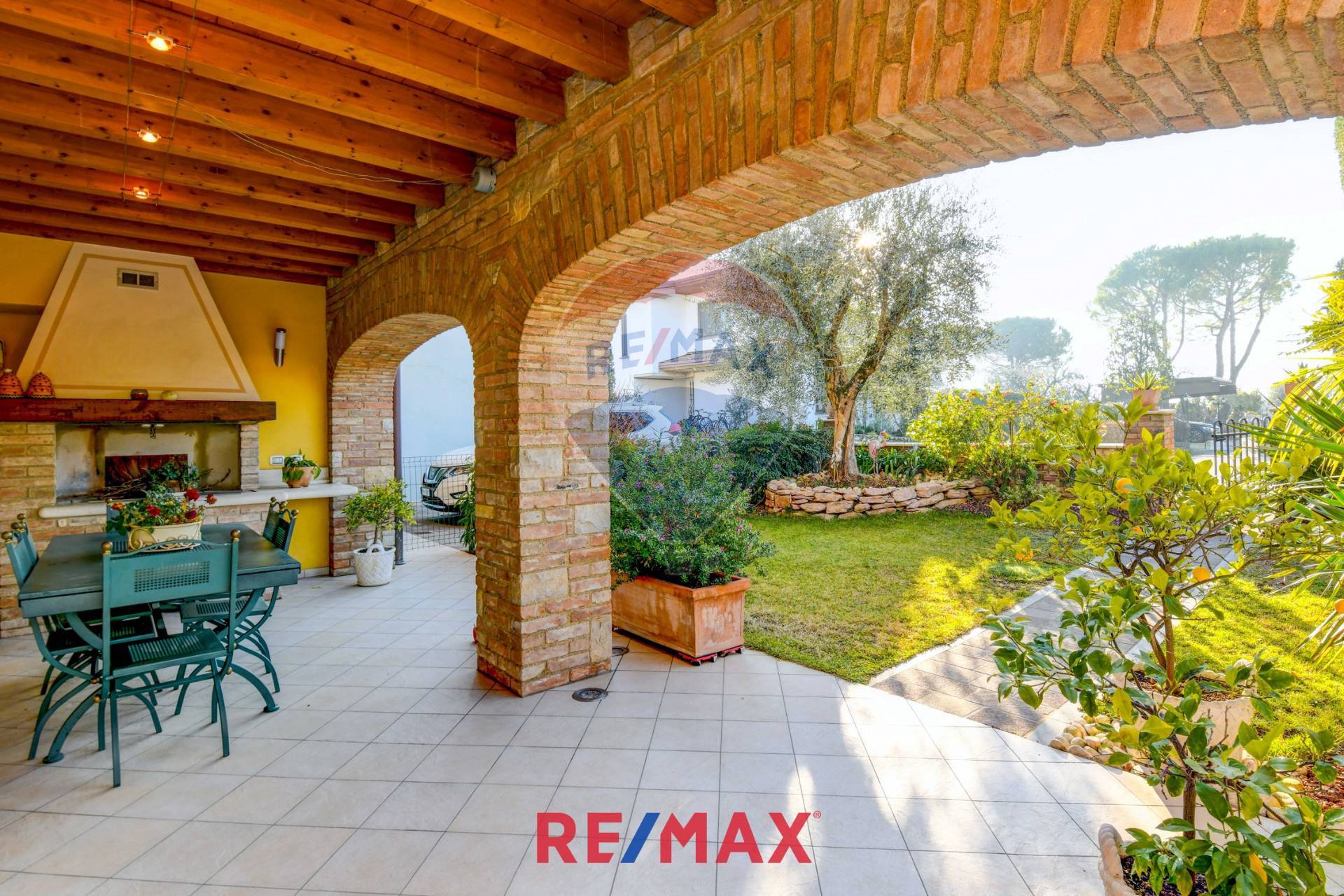  manerba del garda vendita quart:  re/max edilfin