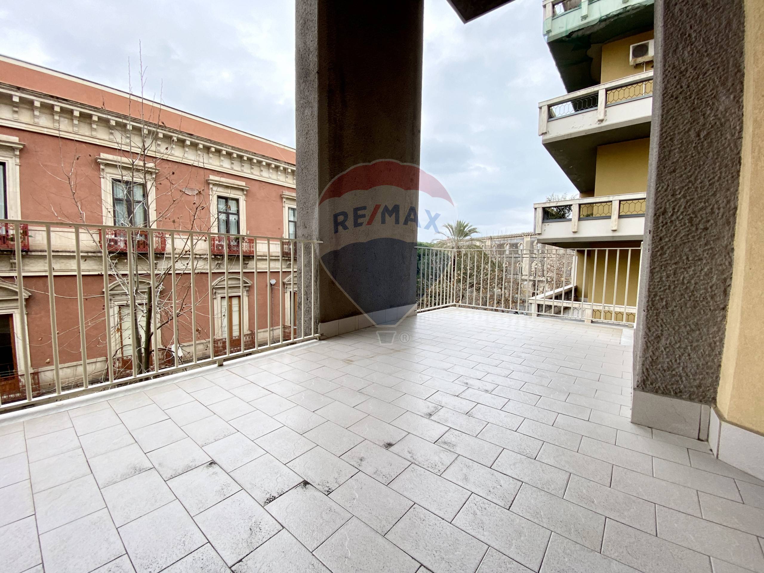  catania affitto quart: villa bellini re-max-realizza