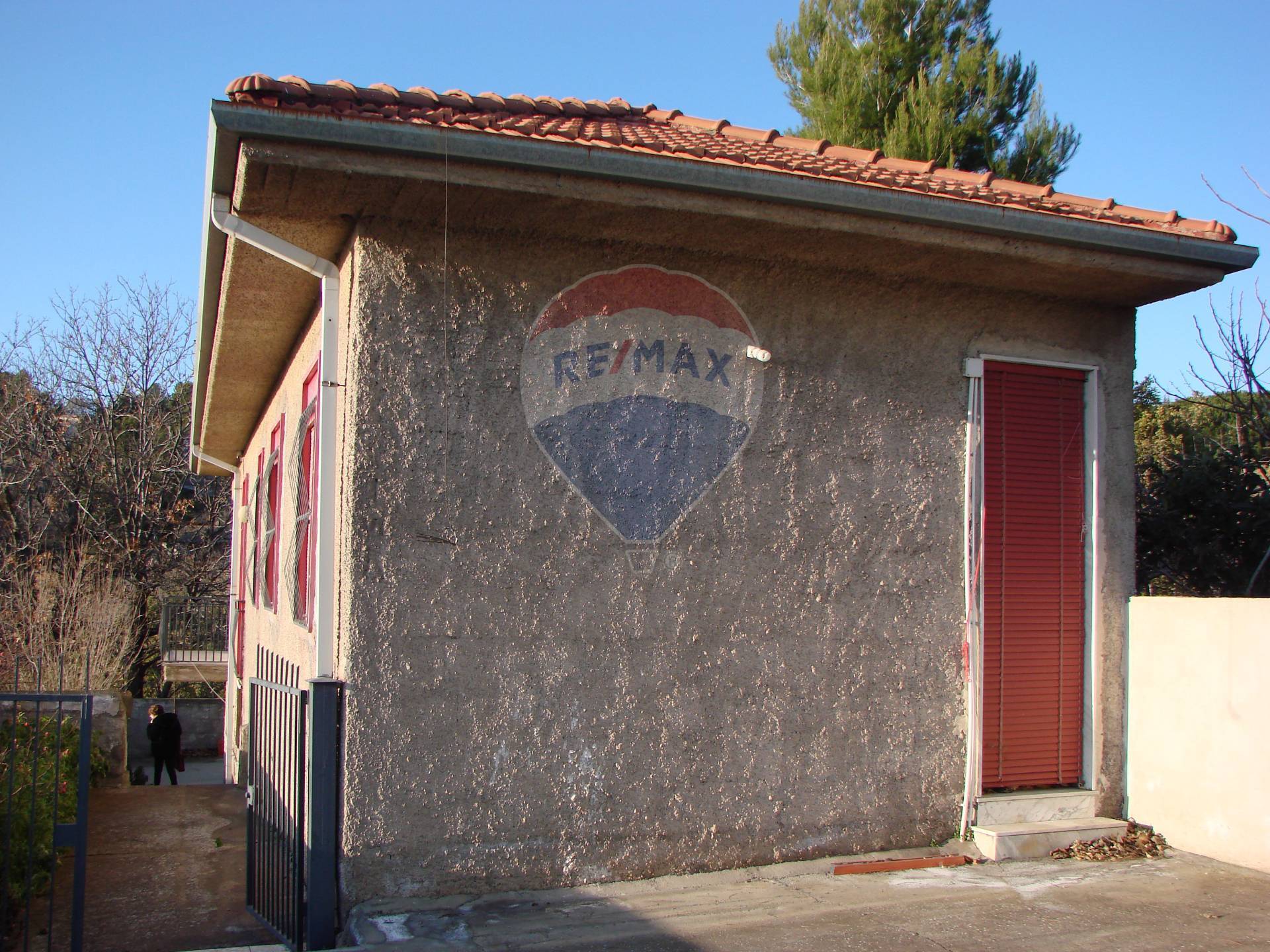  biancavilla vendita quart:  re-max-white-house