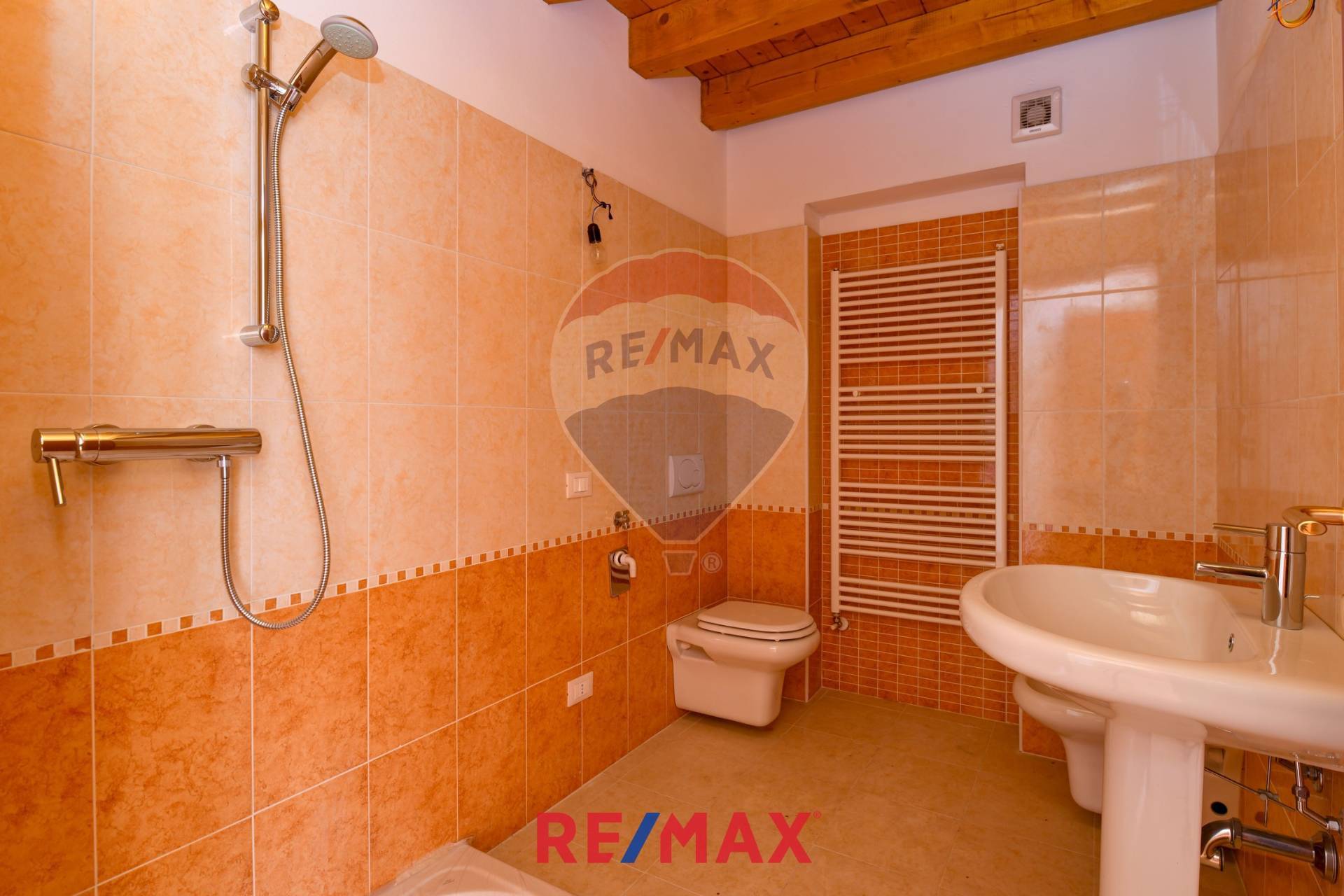 Appartamento GARDONE RIVIERA vendita  Gardone Sotto  RE/MAX Edilfin