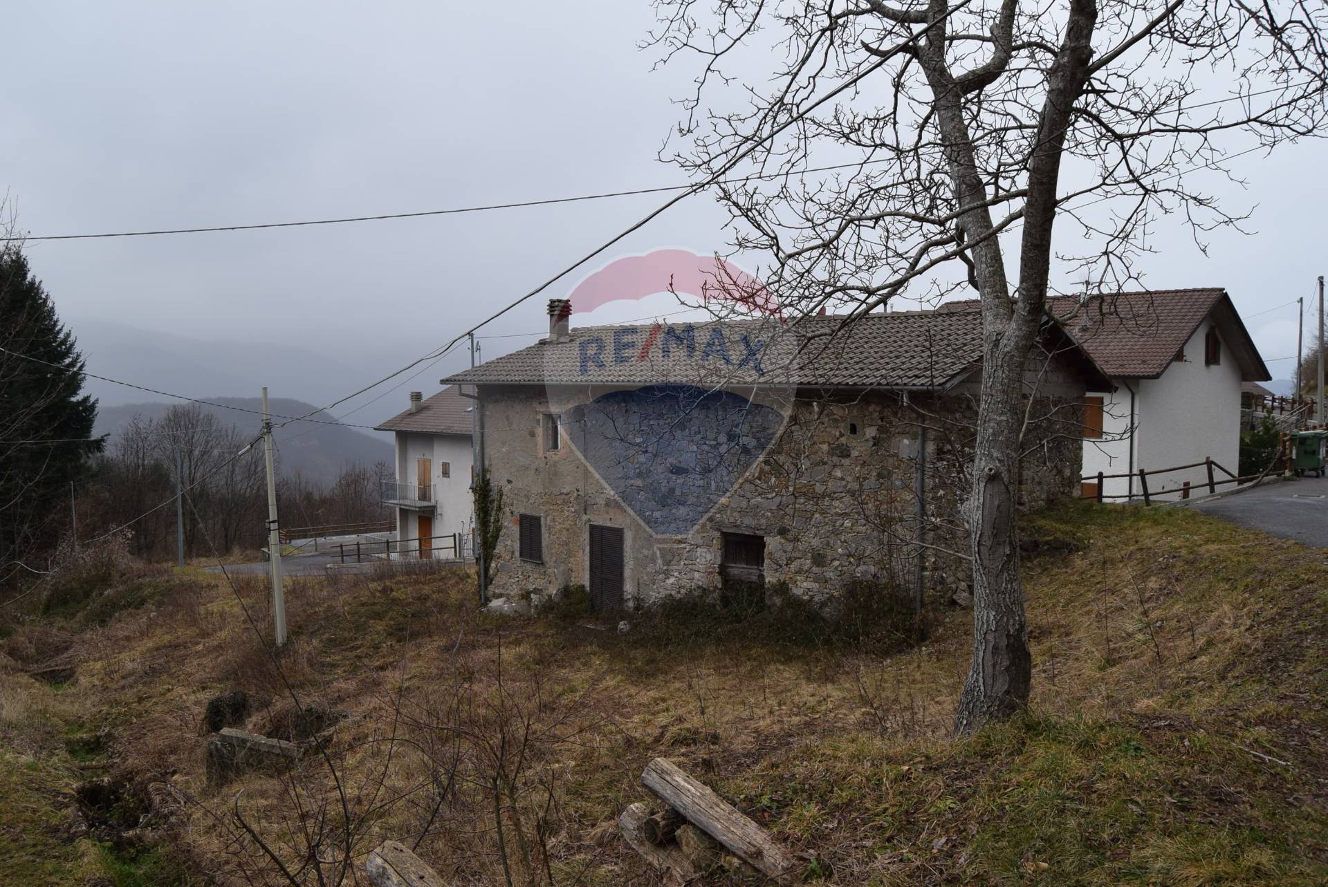 Rustico - Cascina CAREGGINE vendita  La foce  RE/MAX Domus Consulting