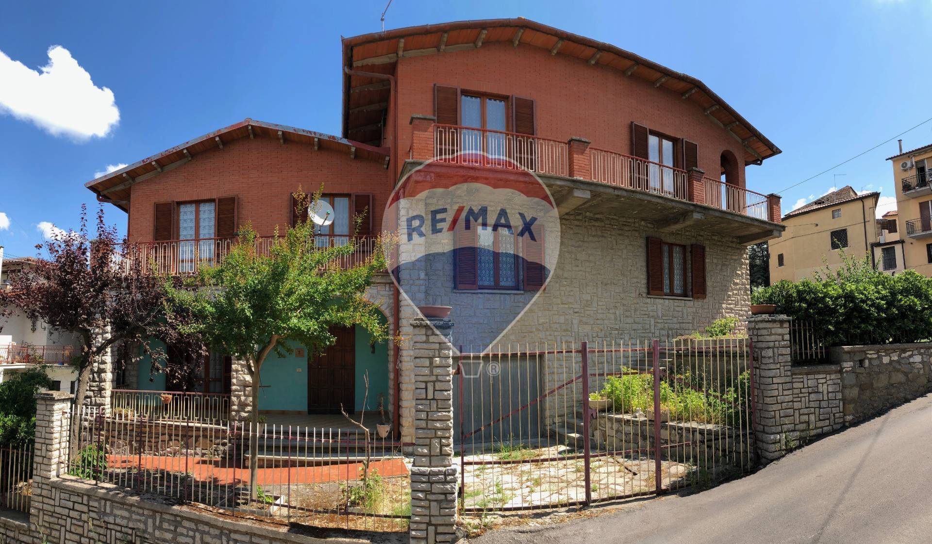 Villa TUORO SUL TRASIMENO vendita    RE/MAX Famosa