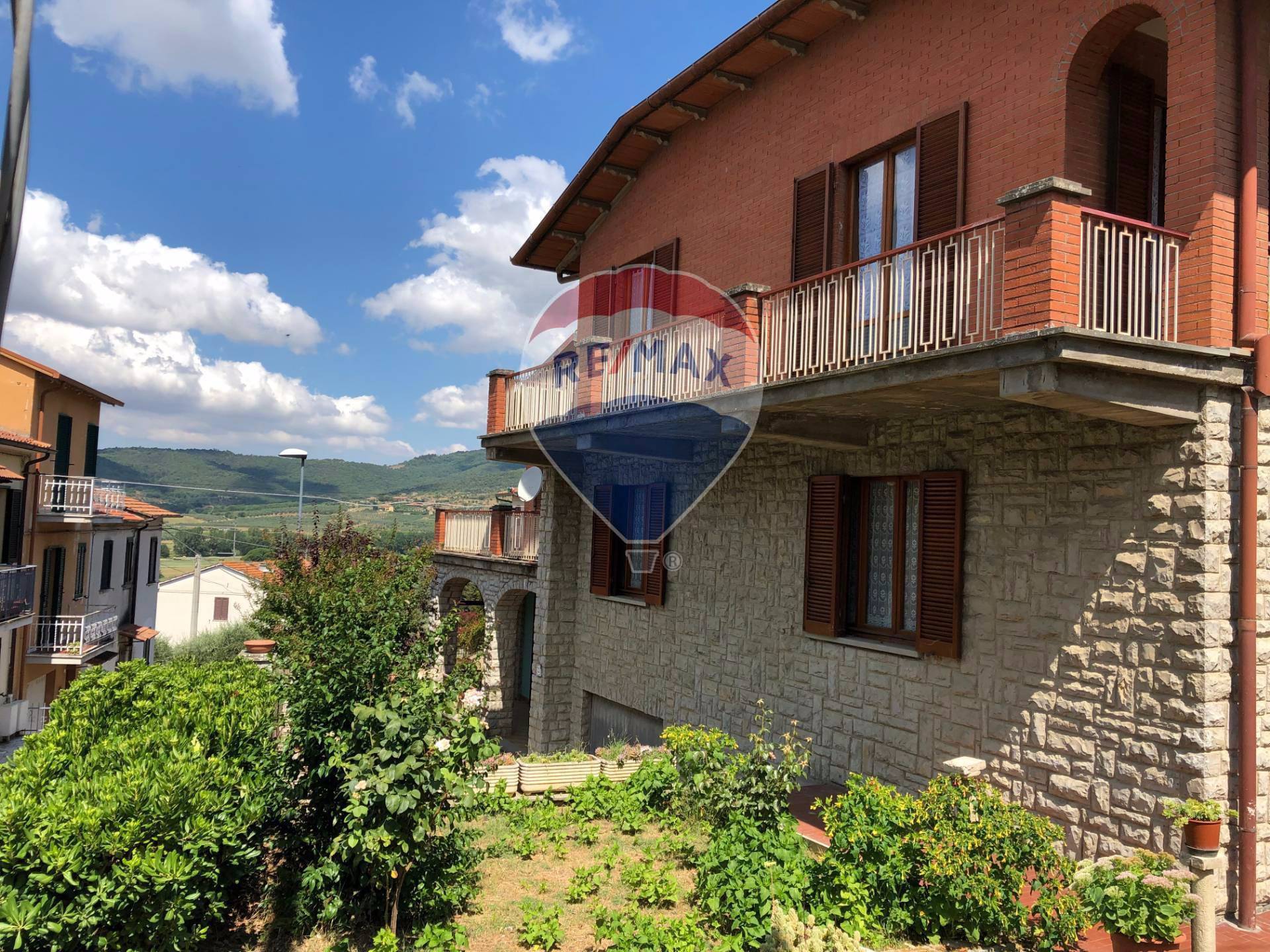 Villa TUORO SUL TRASIMENO vendita    RE/MAX Famosa