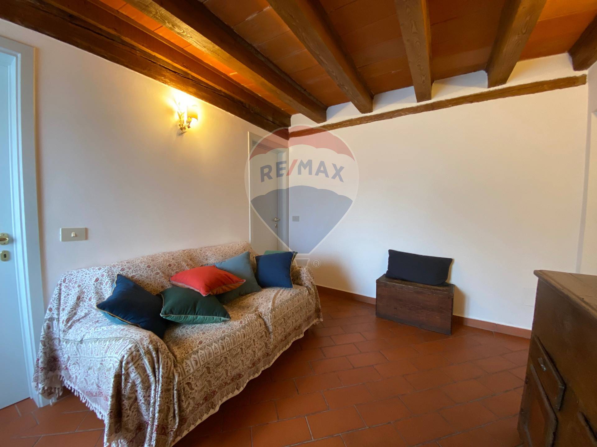 Appartamento CASTEL SAN NICCOLÒ vendita    RE/MAX Famosa