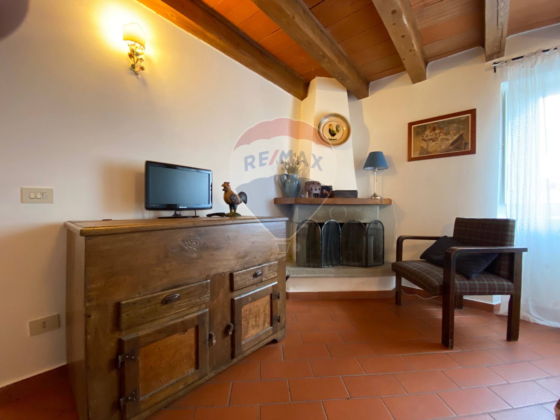 Appartamento CASTEL SAN NICCOLÒ vendita    RE/MAX Famosa