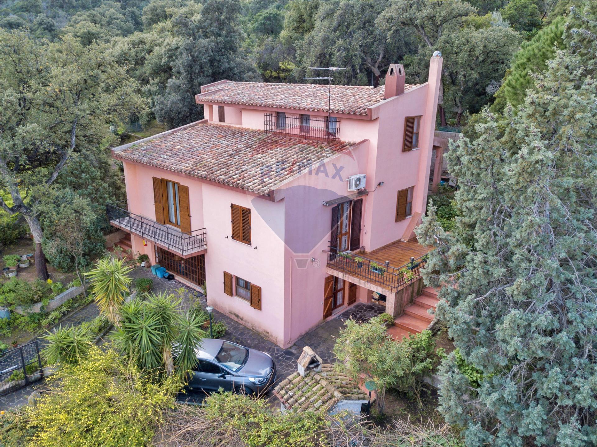 Villa CAPOTERRA vendita  Zona Poggio Dei Pini  RE/MAX Incontro