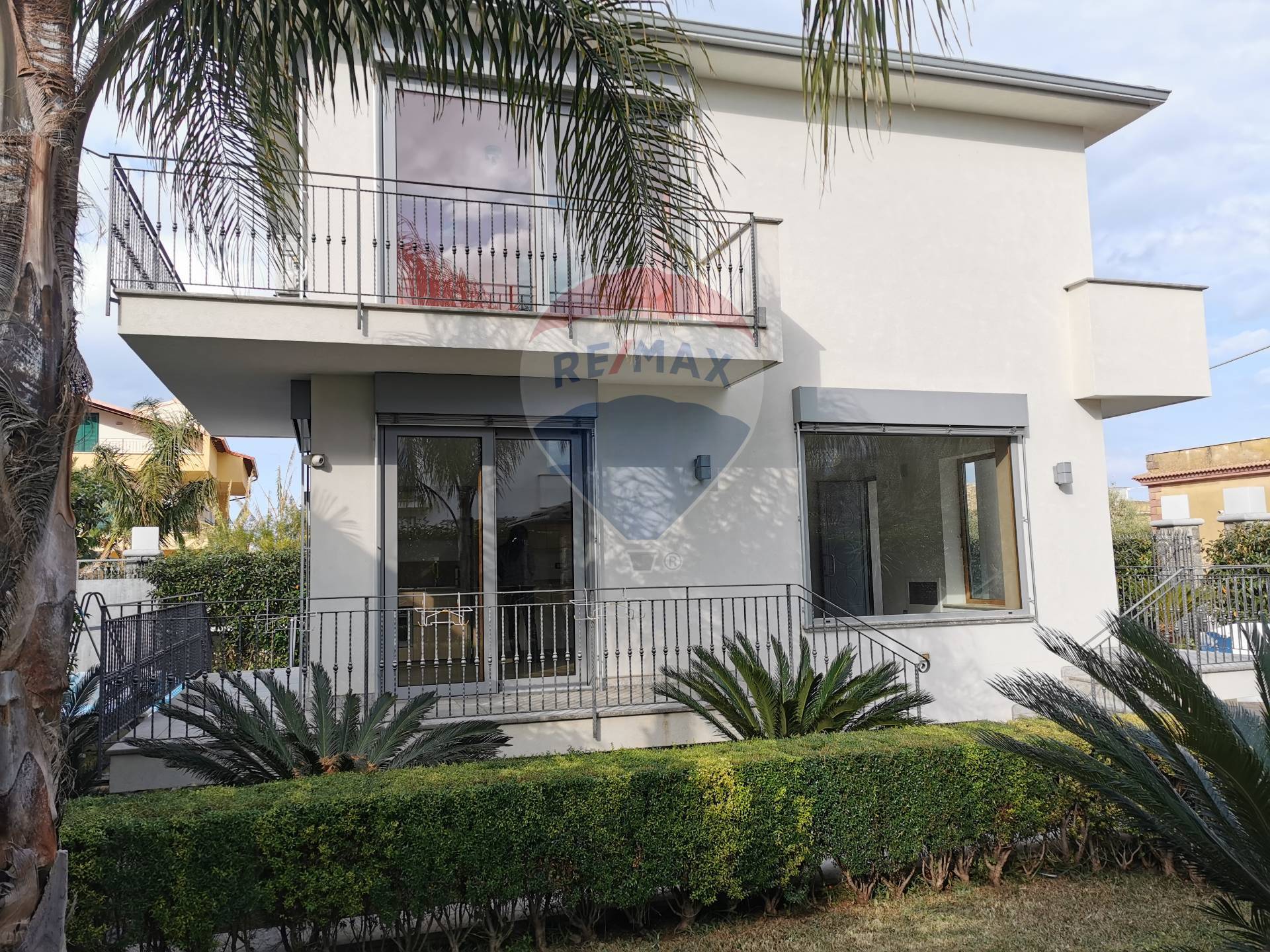 Villa CARINI vendita    RE/MAX Hunters