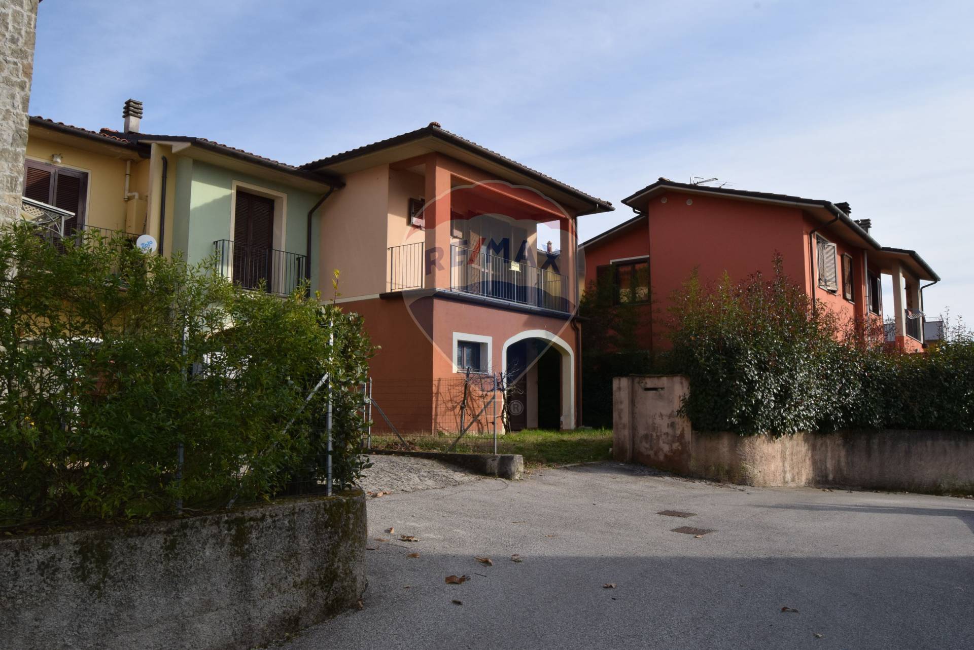 Villa BARGA vendita    RE/MAX Domus Consulting