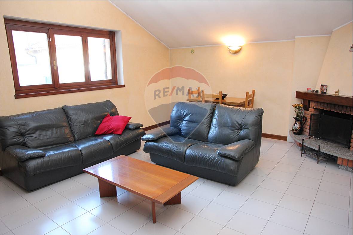 Appartamento CUCCIAGO vendita    RE/MAX Essenza