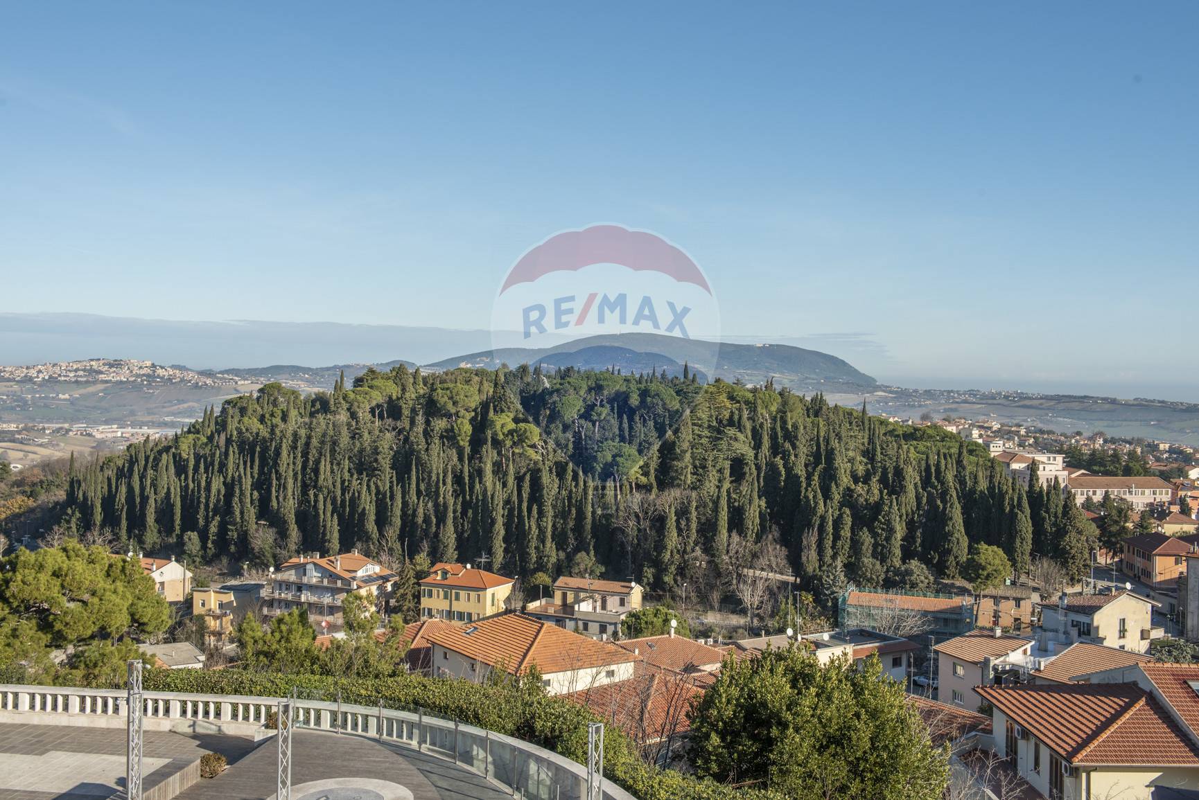  castelfidardo vendita quart:  re-max-master-class