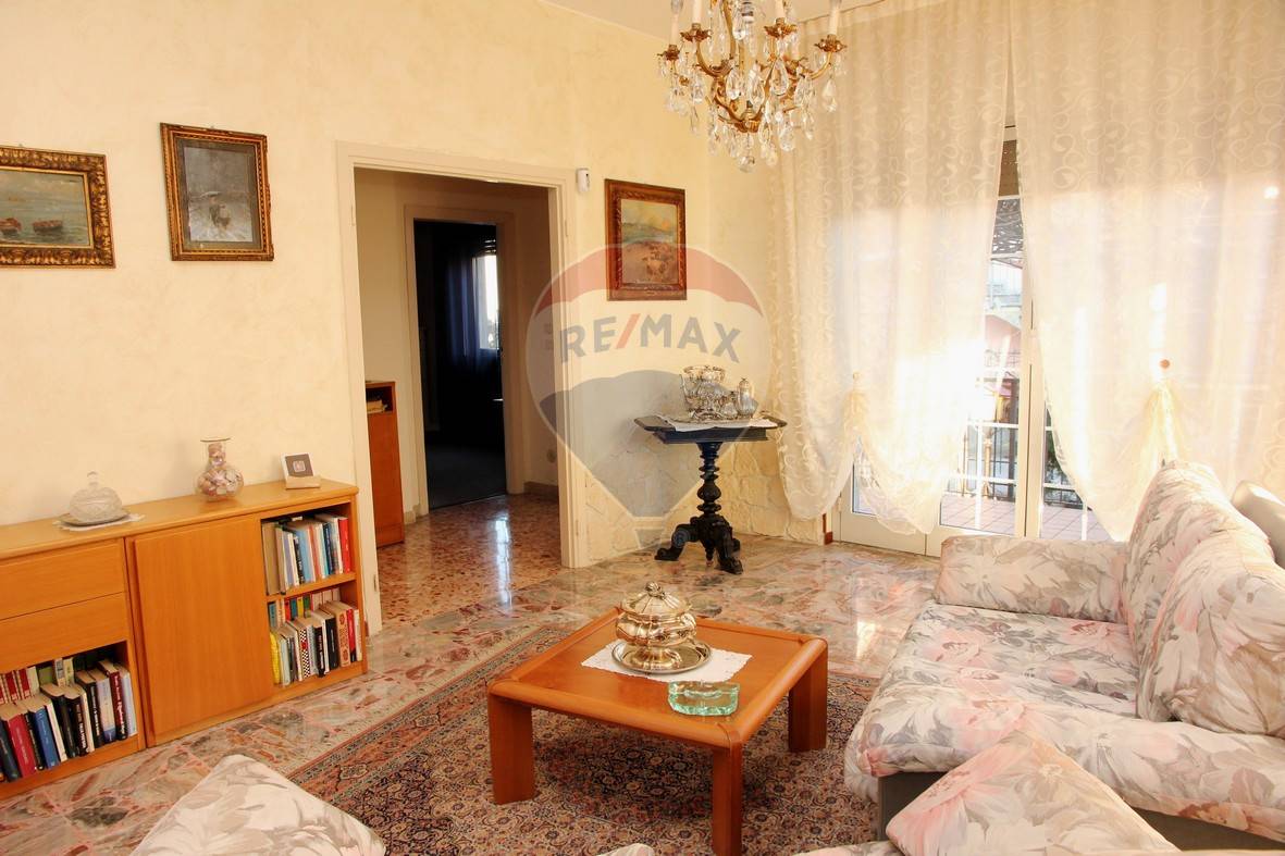 Villa GUANZATE vendita    RE/MAX Essenza