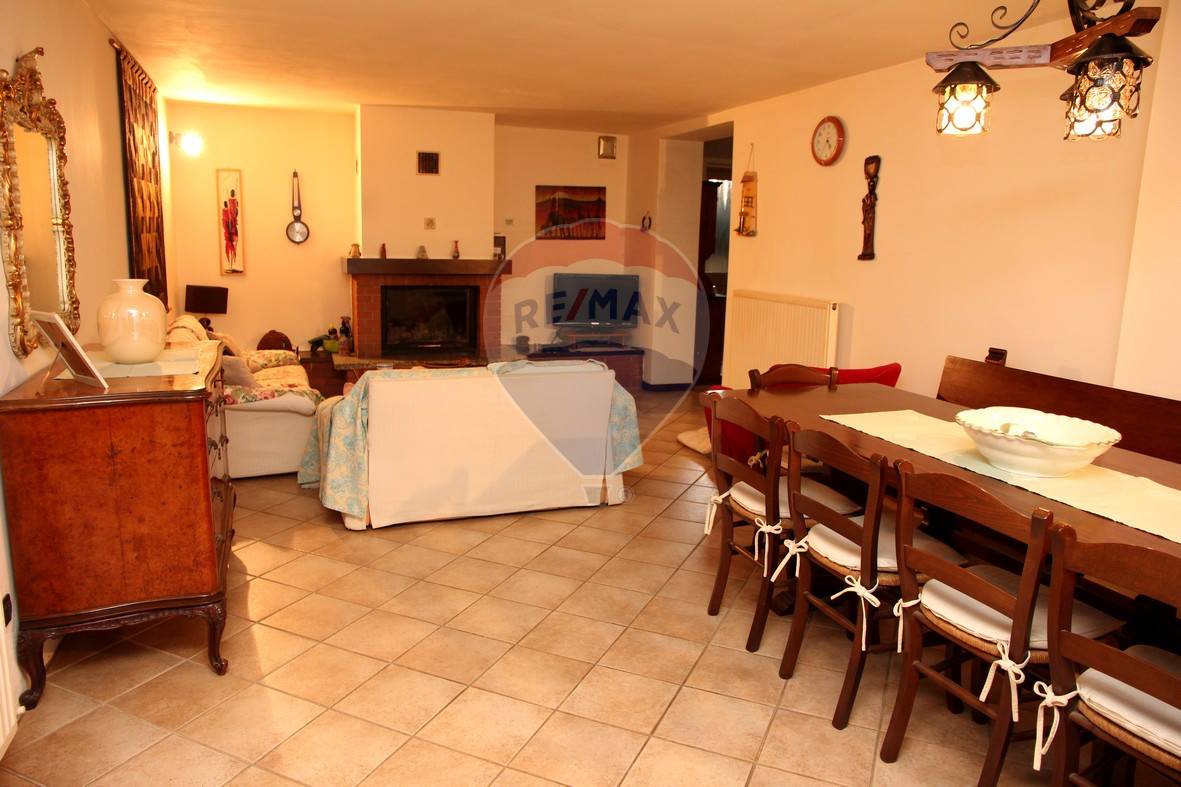 Villa GUANZATE vendita    RE/MAX Essenza