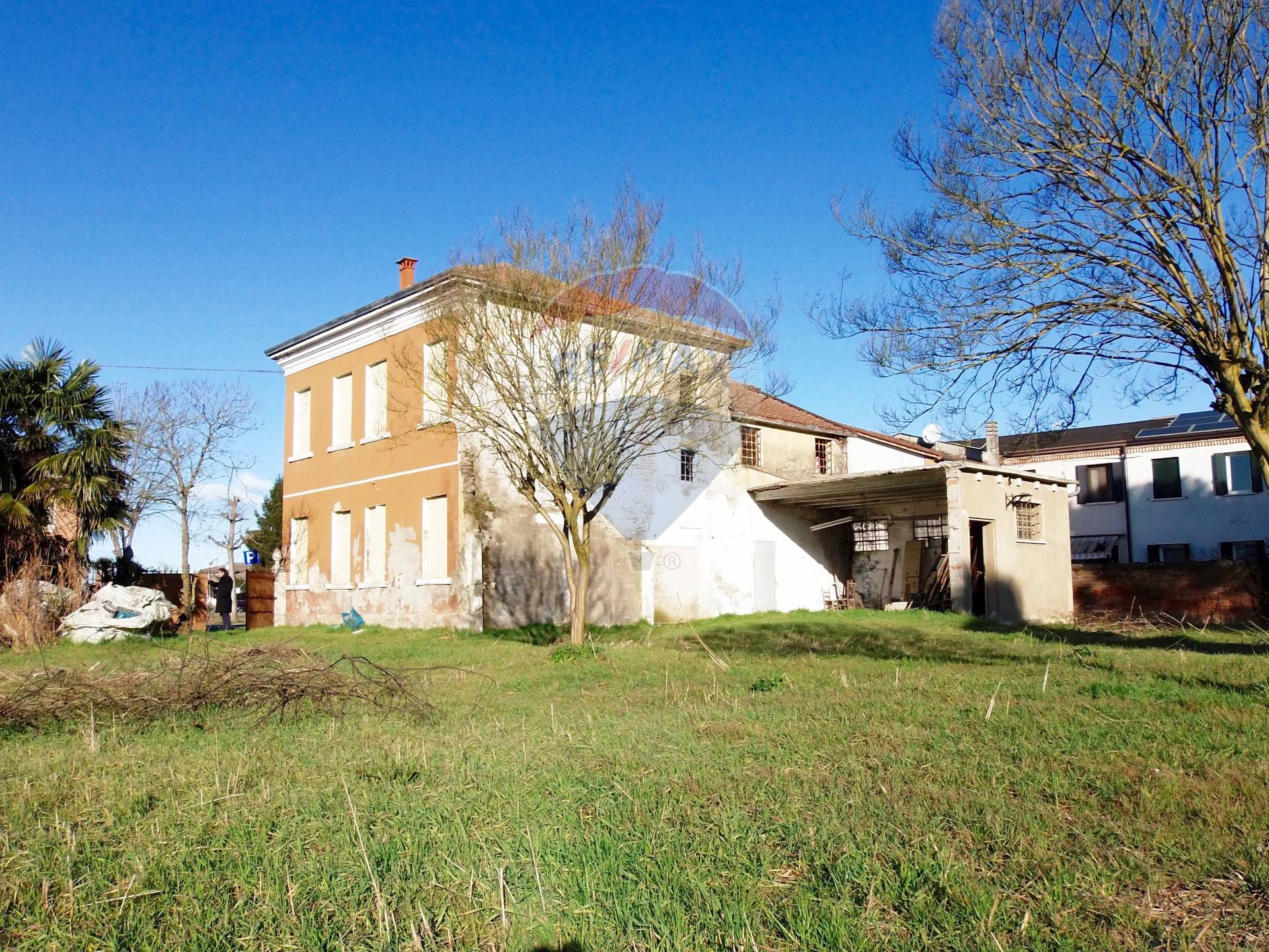 Villa Unifamiliare - Indipendente PIACENZA D