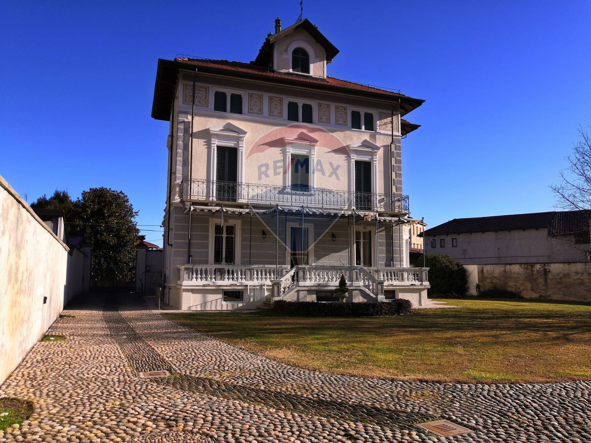 Villa LAURIANO vendita    RE/MAX Sfera