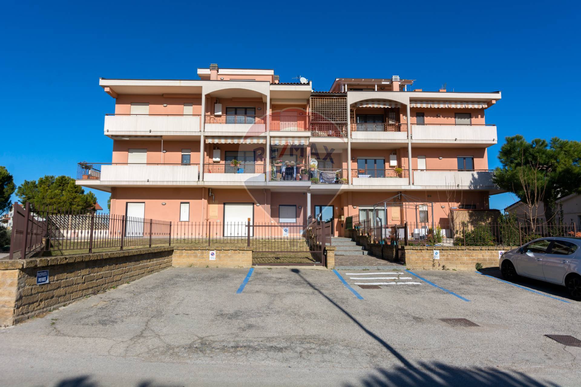  san-vito-chietino vendita quart:  re-max-people