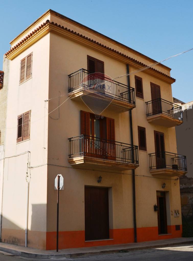  menfi vendita quart:  re/max hunters