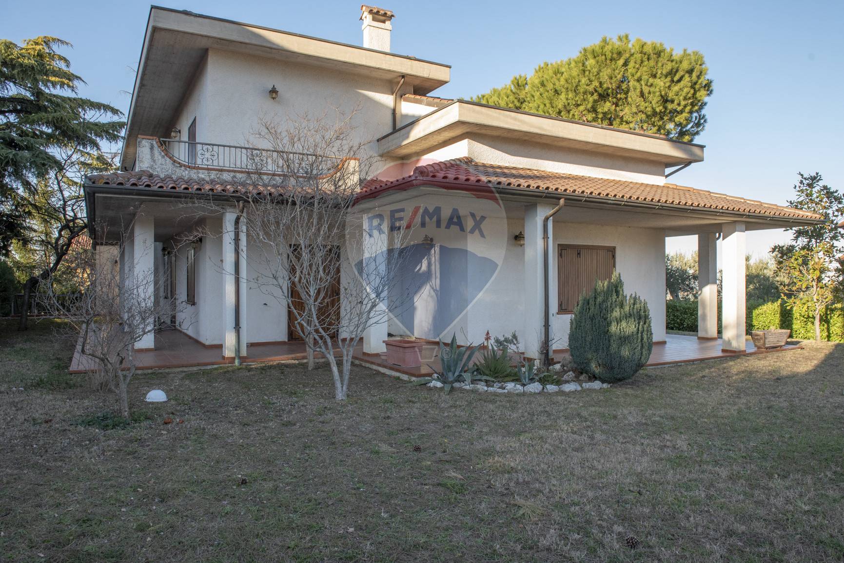 Villa CINGOLI vendita    RE/MAX Master Class