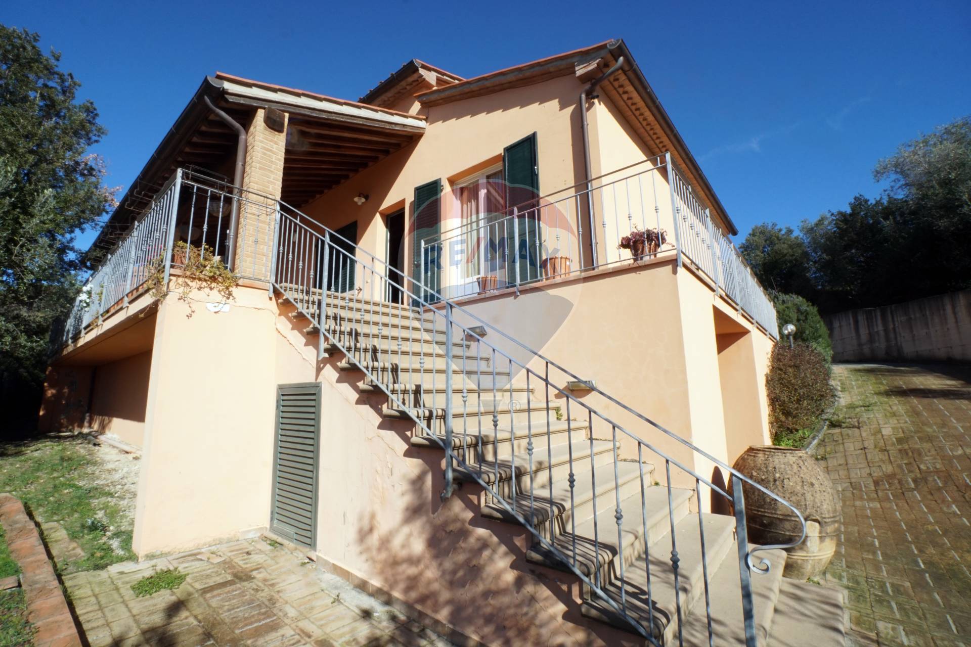 Villa SANTA LUCE vendita  Pastina  RE/MAX Premiere