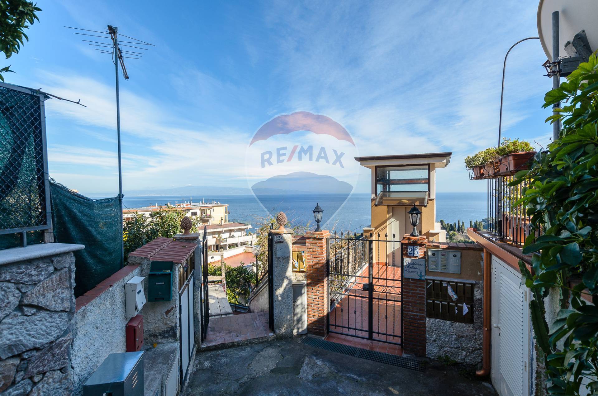  taormina vendita quart: centro re-max-crea-casa