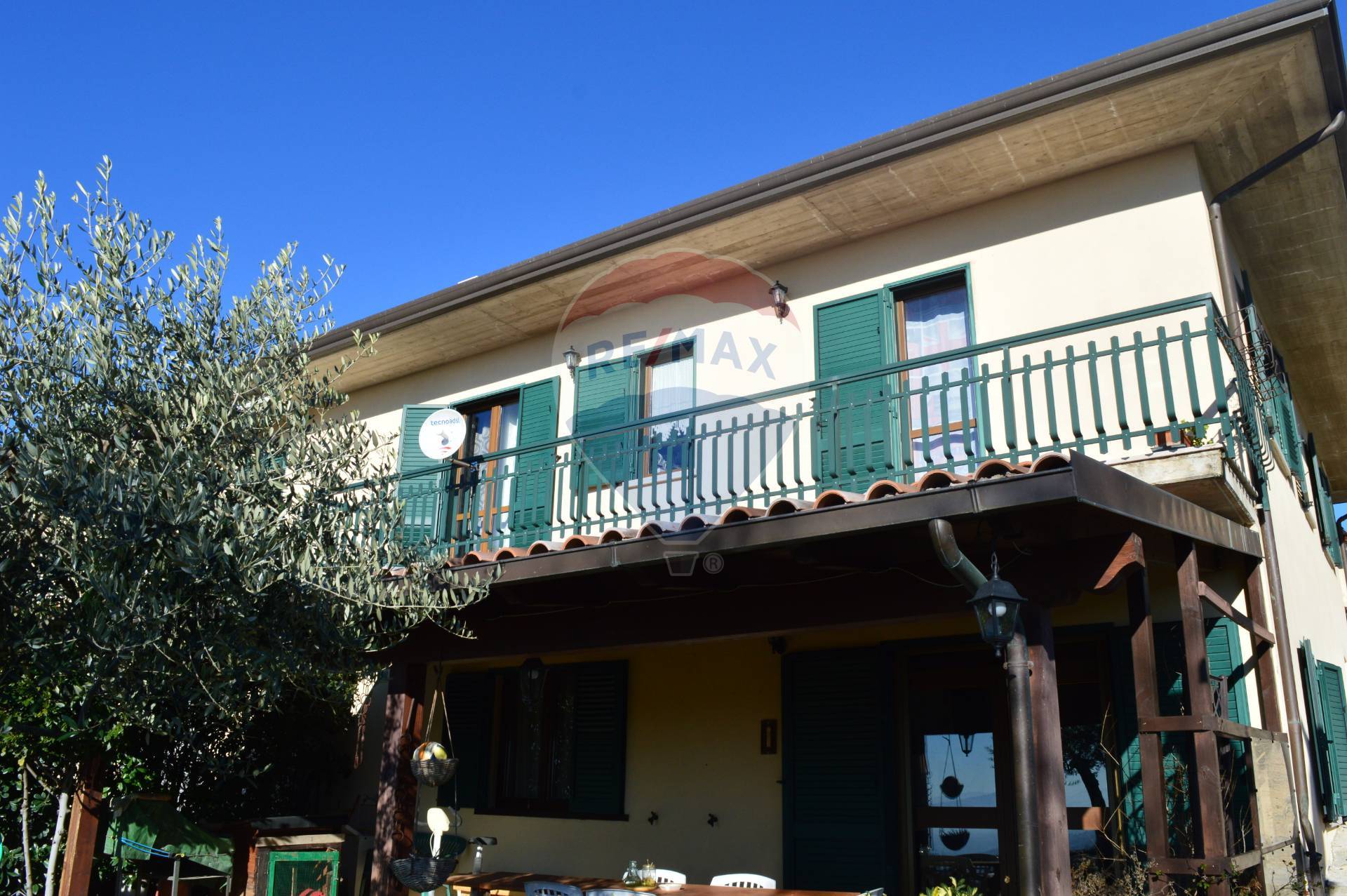 Villa PERUGIA vendita  Fratticiola Selvatica  RE/MAX Famosa