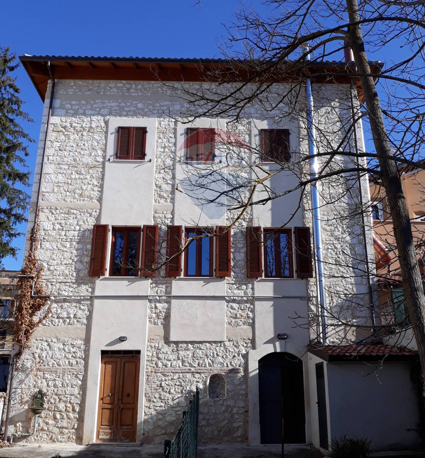  poggio picenze vendita quart:  re/max eagle